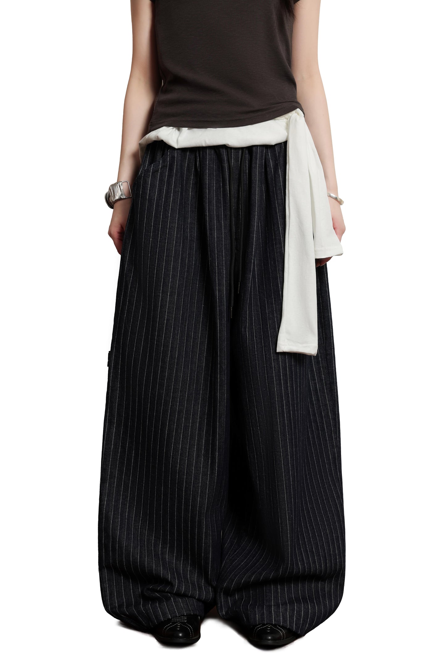 
                  
                    Emberoidered Nonfade Balloon Pants Indigo【L26-07IN】
                  
                