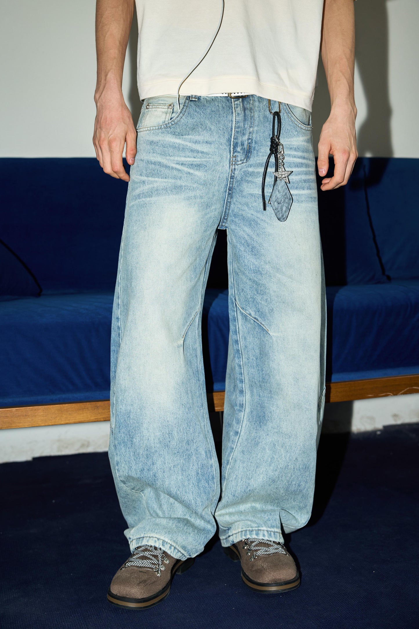 
                  
                    Curved Seam Faded Baggy Jeans Blue【M26-22BL】
                  
                