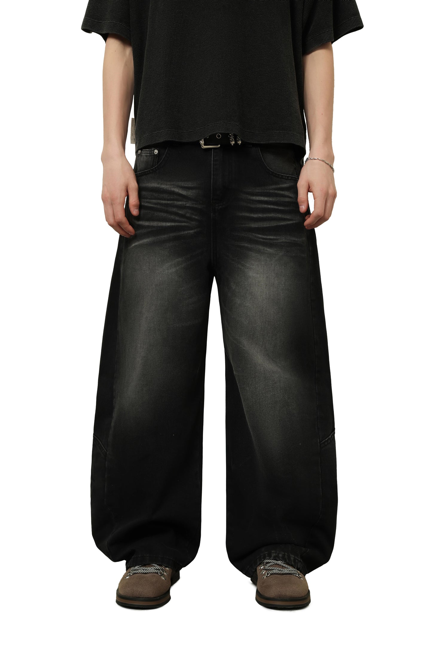 
                  
                    Curved Seam Faded Baggy Jeans Ash Black【M26-22AB】
                  
                