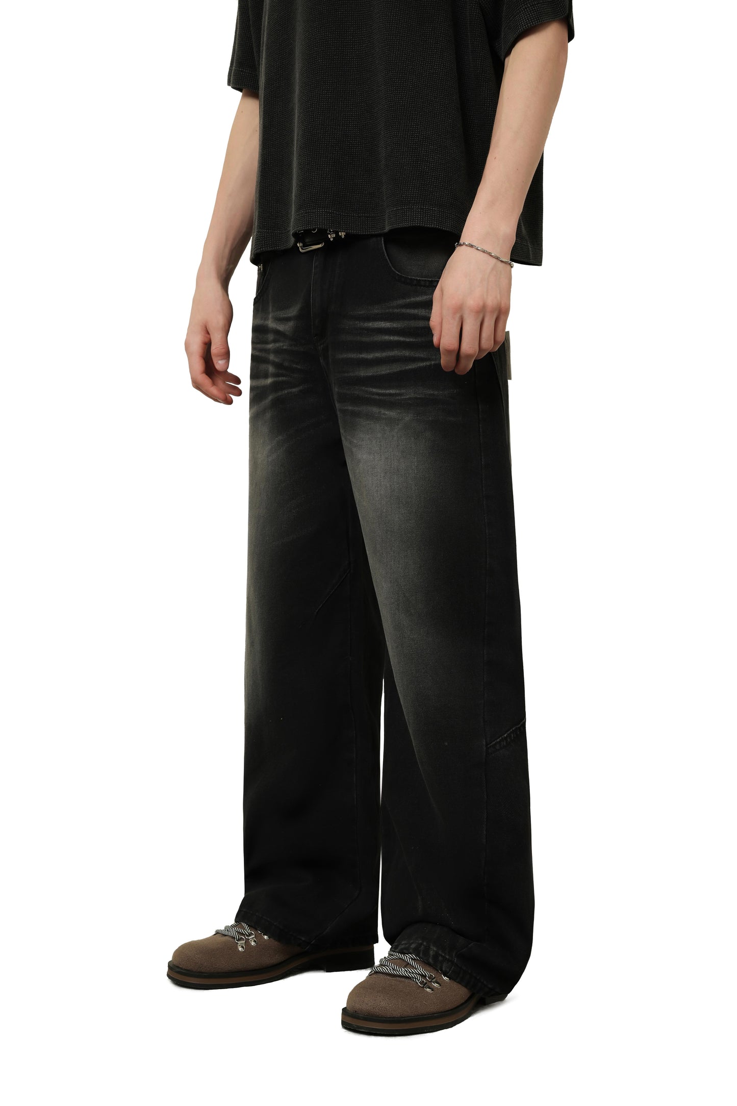 
                  
                    Curved Seam Faded Baggy Jeans Ash Black【M26-22AB】
                  
                