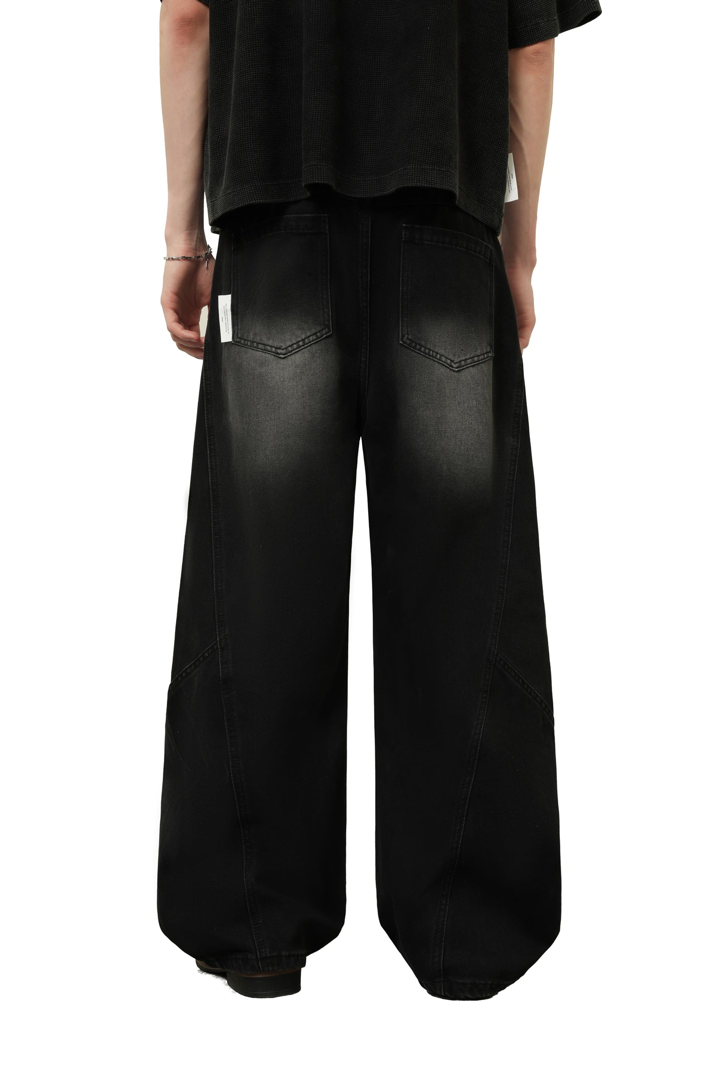 
                  
                    Curved Seam Faded Baggy Jeans Ash Black【M26-22AB】
                  
                