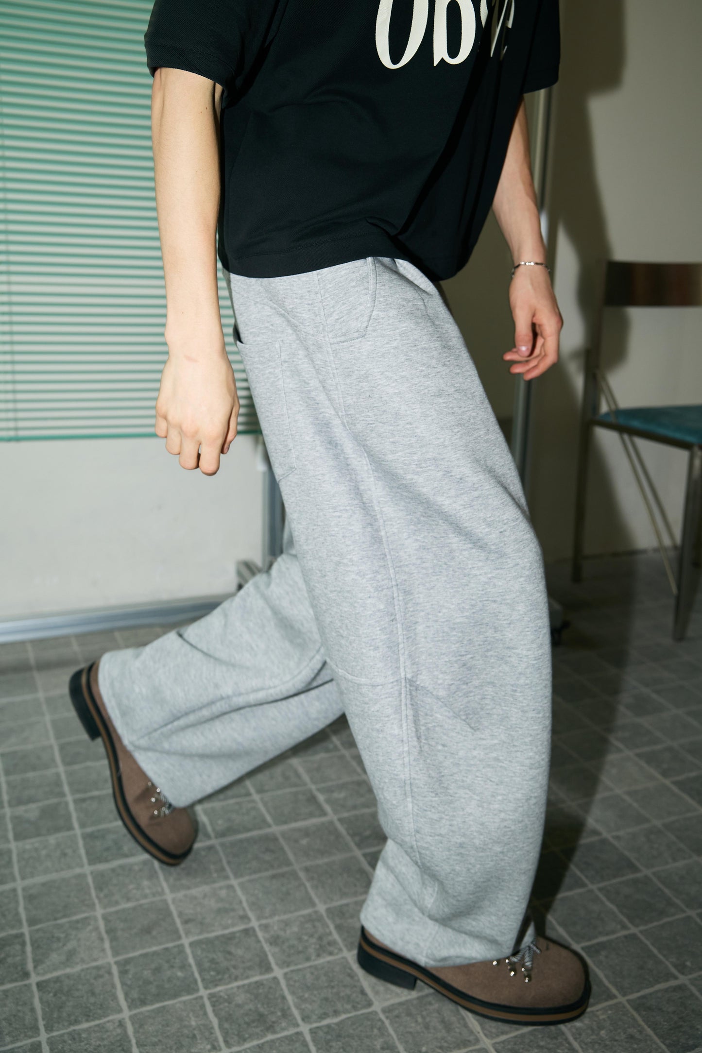 
                  
                    Wide Curved Sweat Pants Grey【M26-13GY】
                  
                