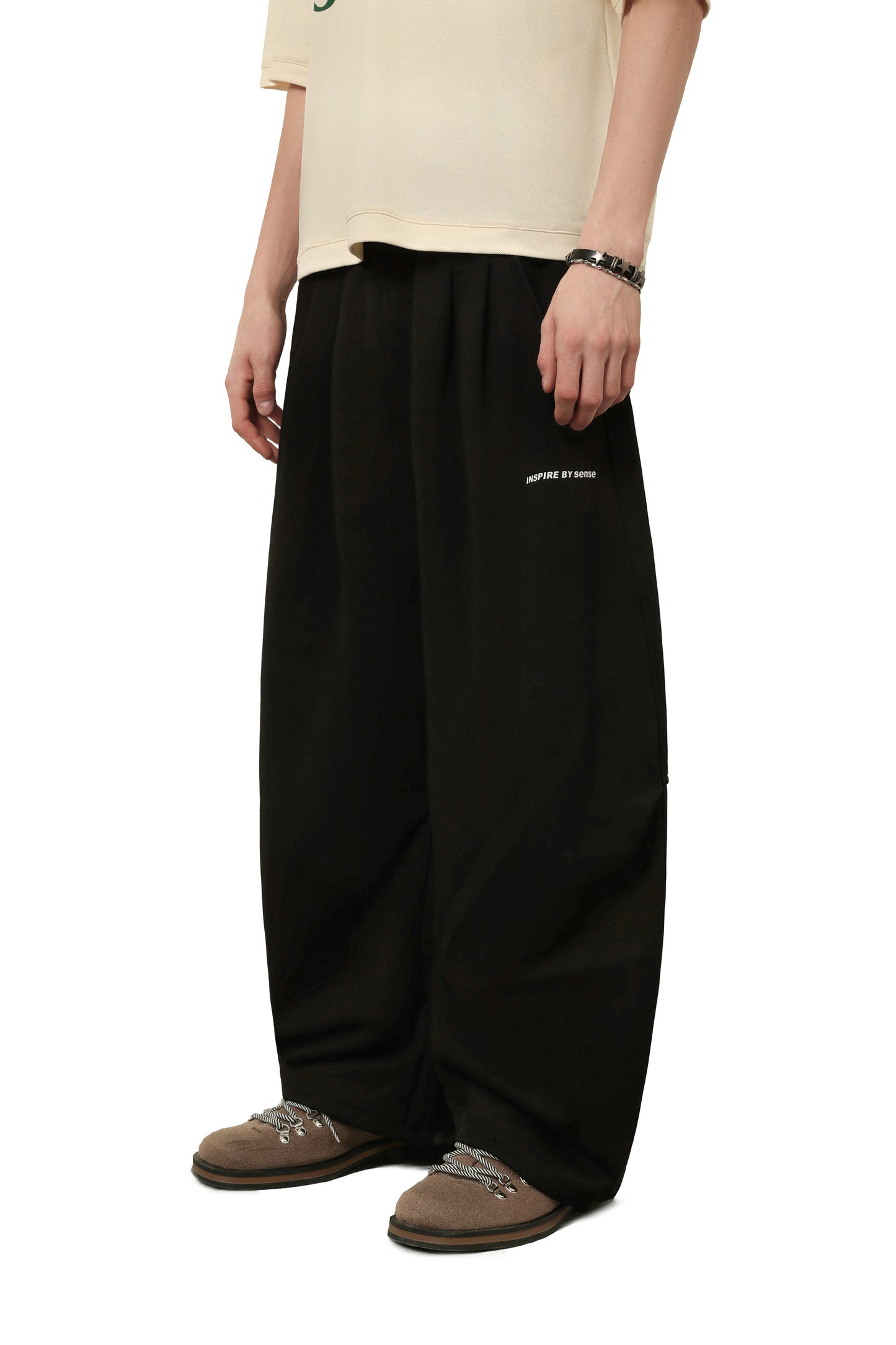 
                  
                    Wide Curved Sweat Pants Black【M26-13BK】
                  
                