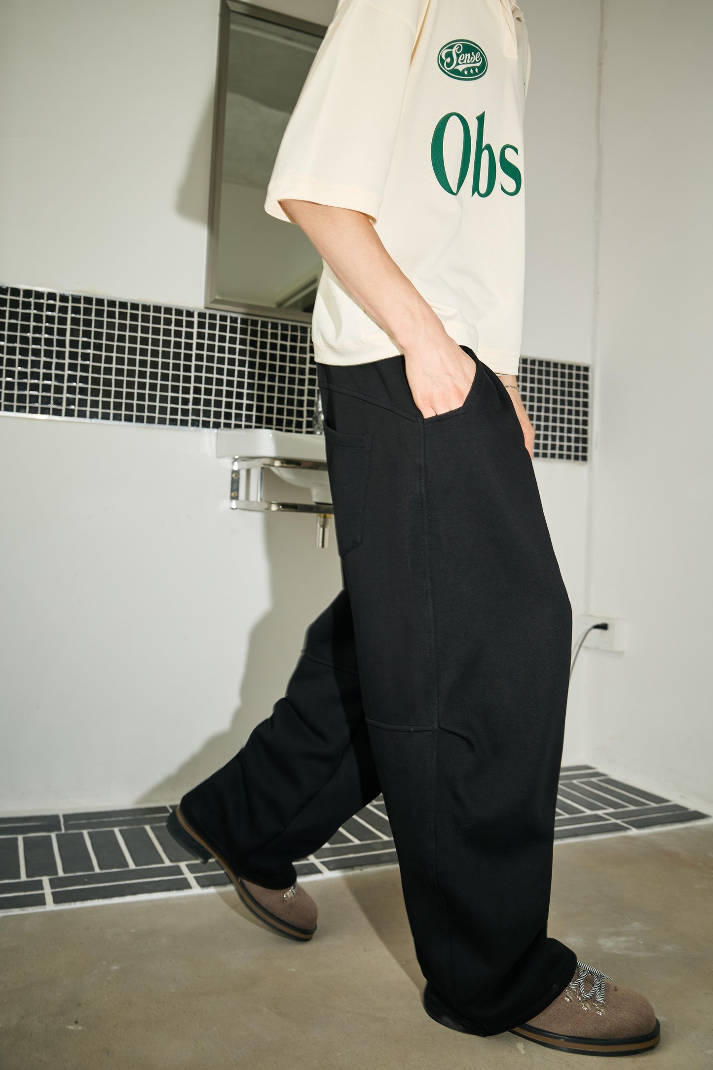 
                  
                    Wide Curved Sweat Pants Black【M26-13BK】
                  
                