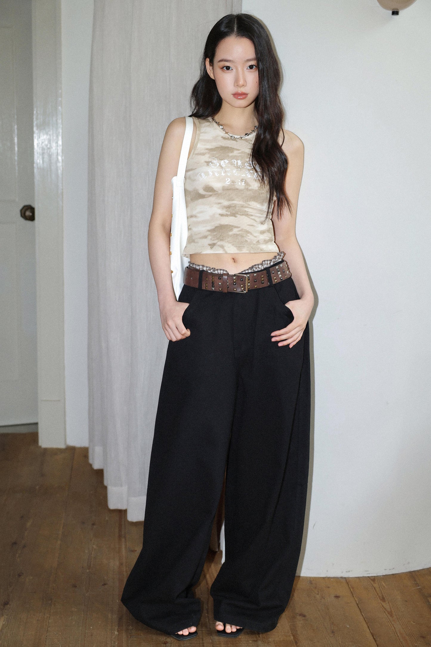 
                  
                    Flowy Straight-Leg Trousers Black【L26-15BK】
                  
                