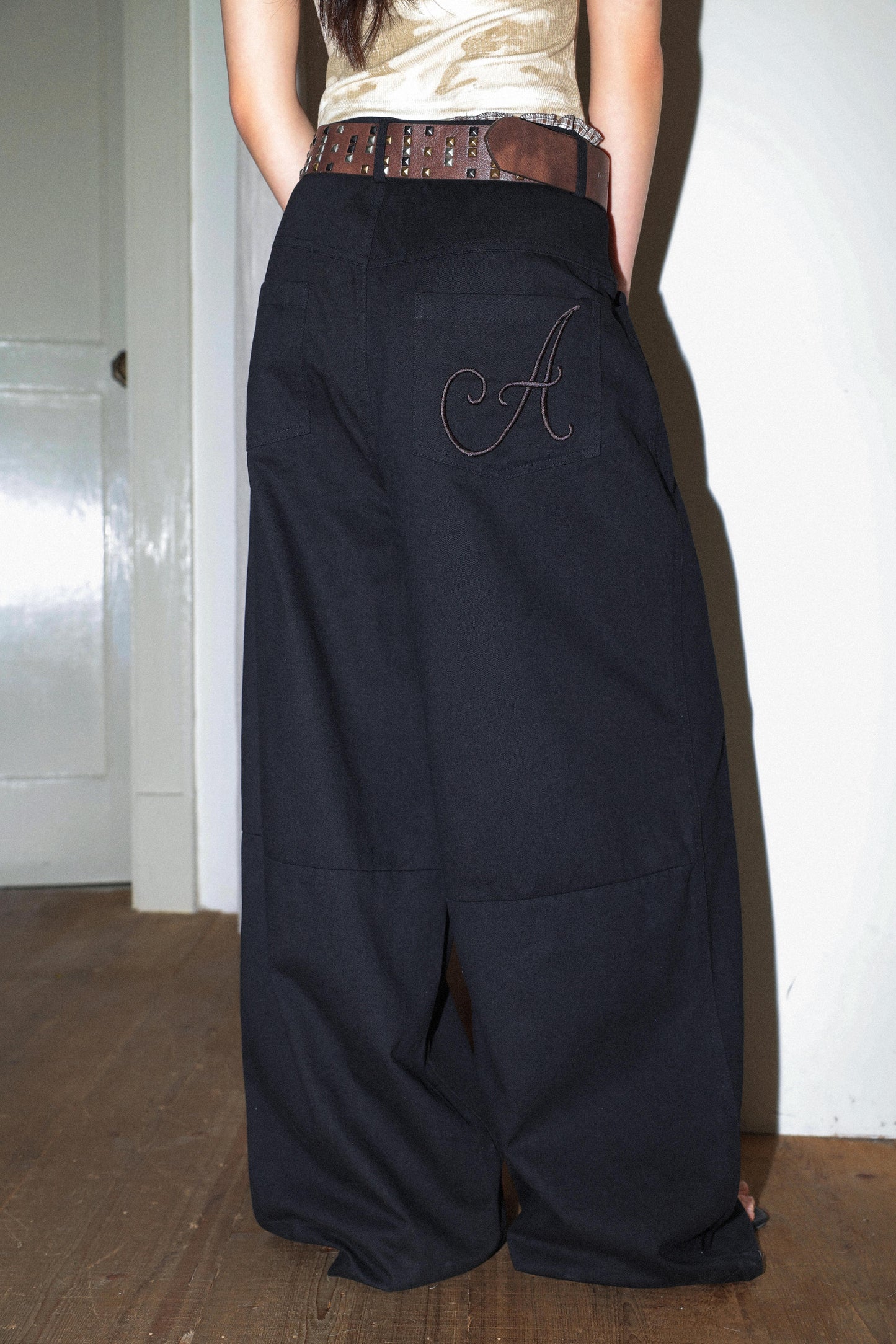 
                  
                    Flowy Straight-Leg Trousers Black【L26-15BK】
                  
                
