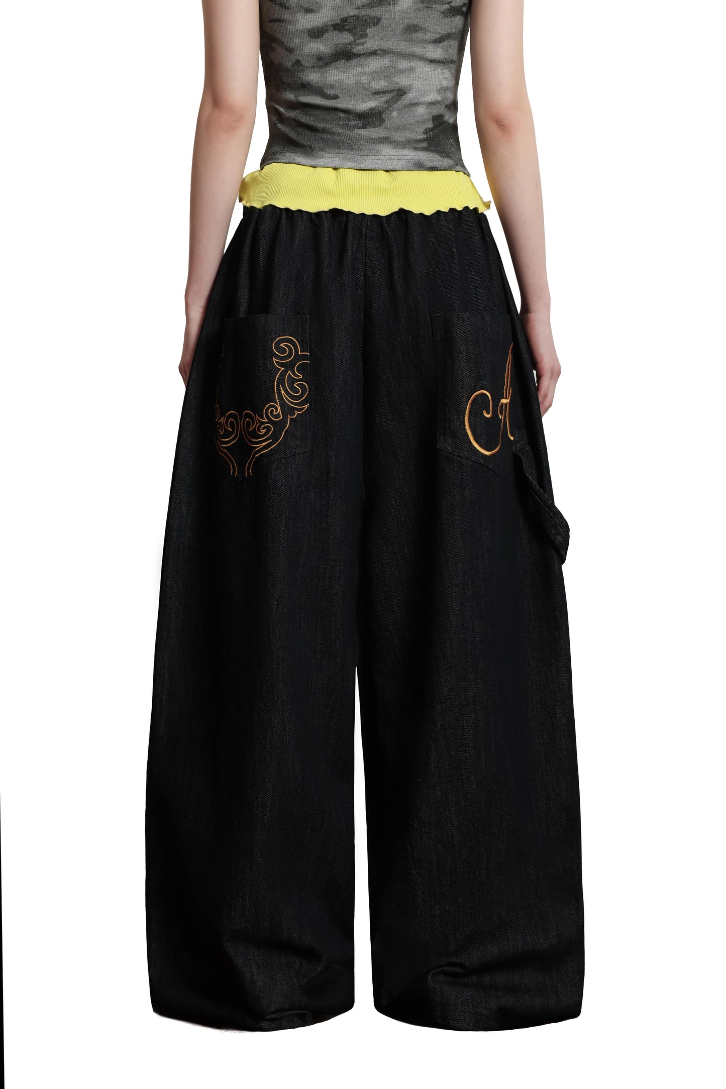 
                  
                    Emberoidered Nonfade Balloon Pants Black【L26-07BK】
                  
                