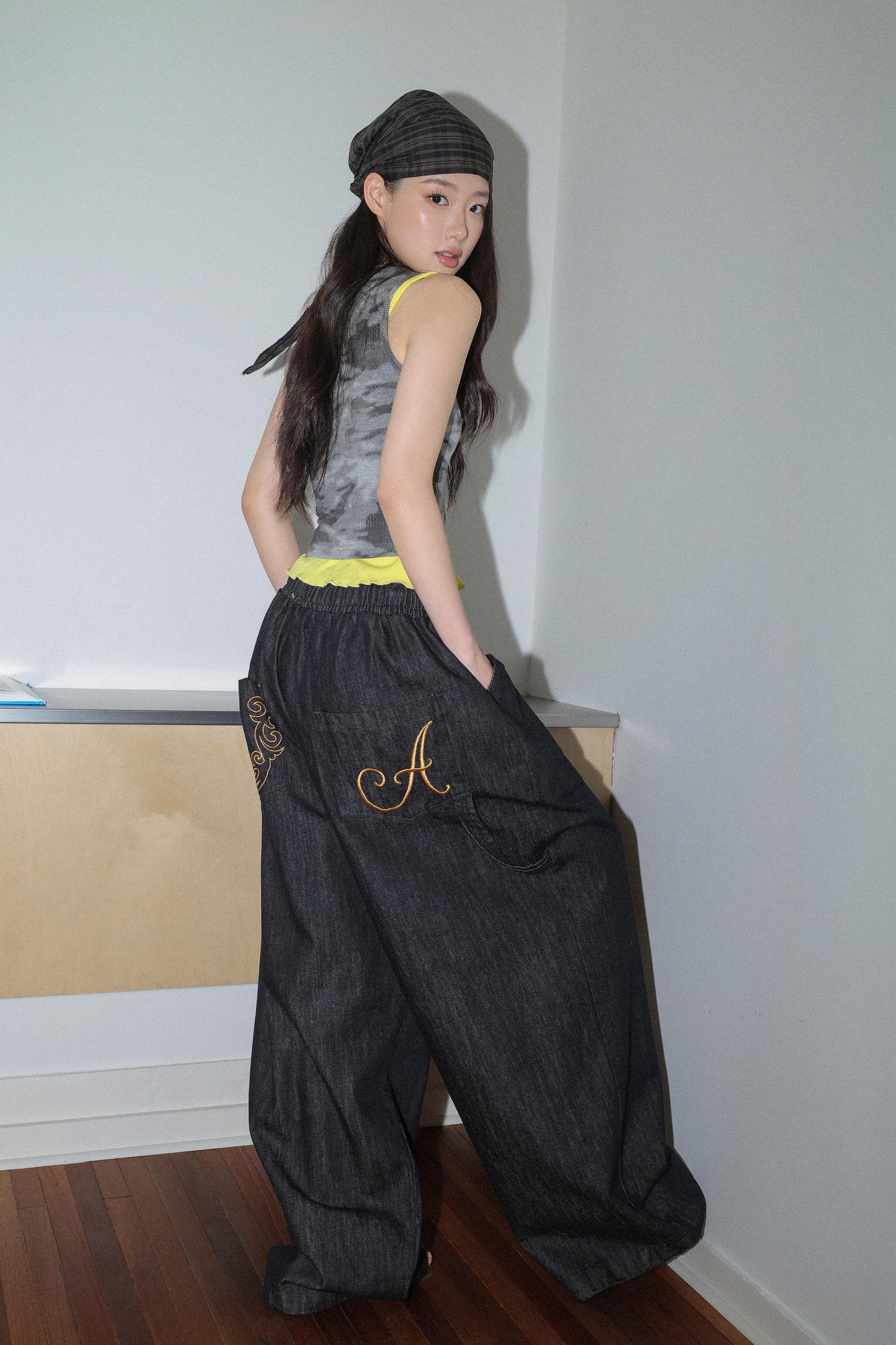 
                  
                    Emberoidered Nonfade Balloon Pants Black【L26-07BK】
                  
                