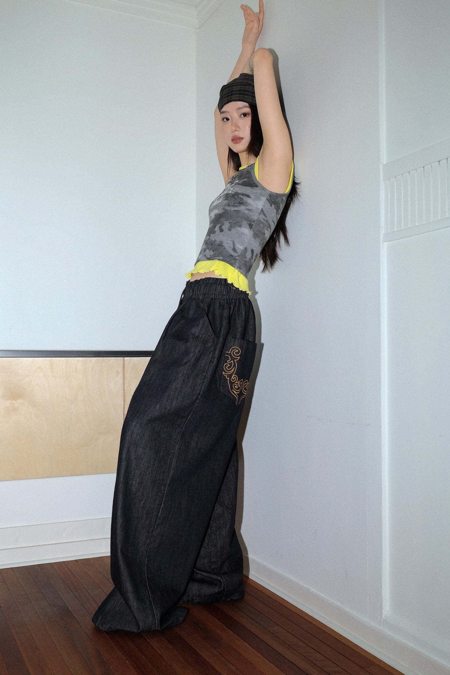 
                  
                    Emberoidered Nonfade Balloon Pants Black【L26-07BK】
                  
                