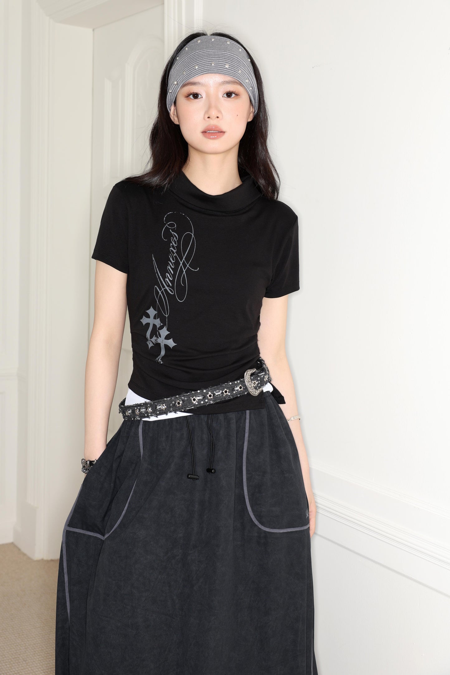 
                  
                    Pleated Slit Top Black【L26-16BK】
                  
                