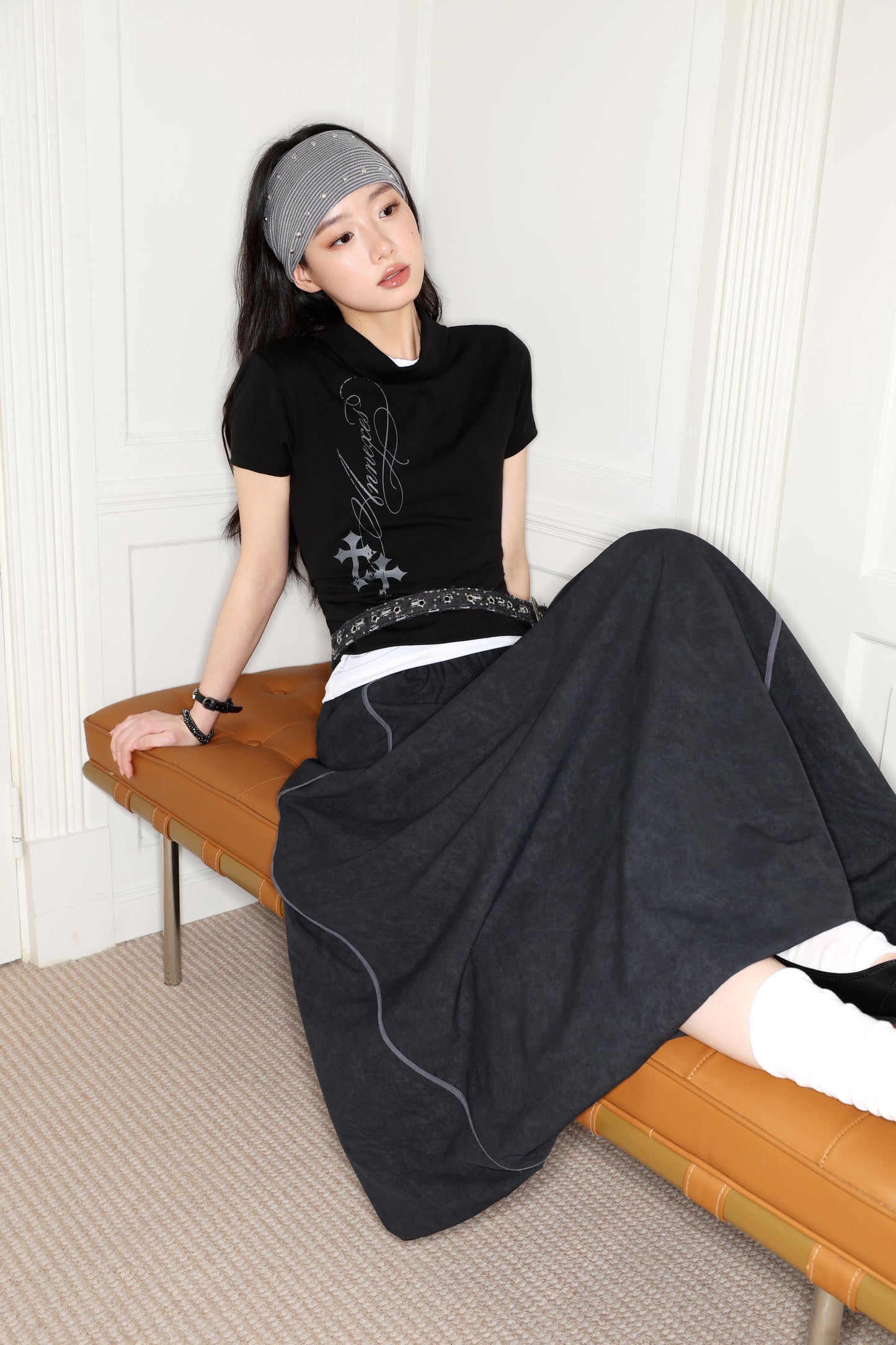 
                  
                    Pleated Slit Top Black【L26-16BK】
                  
                