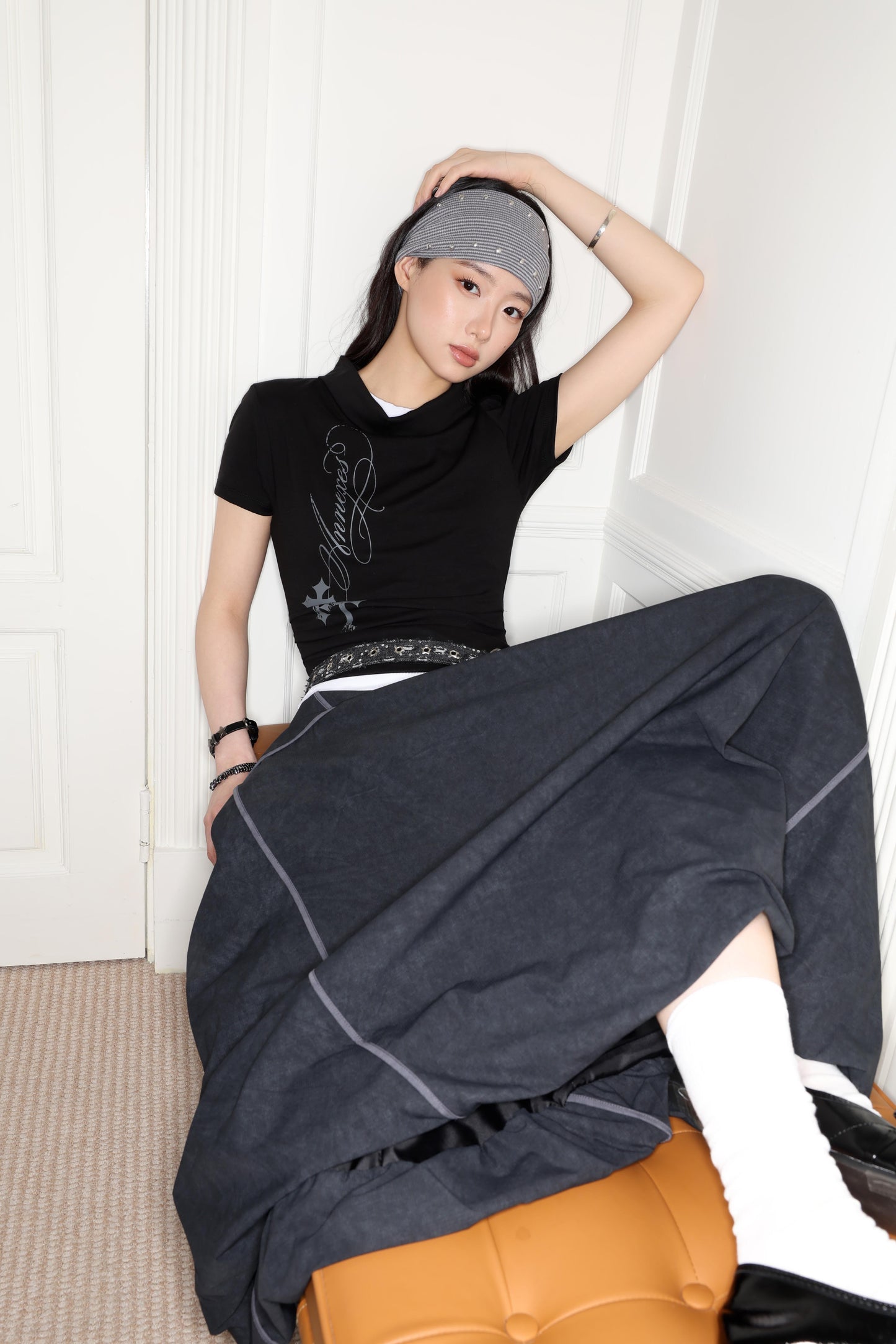 
                  
                    Pleated Slit Top Black【L26-16BK】
                  
                