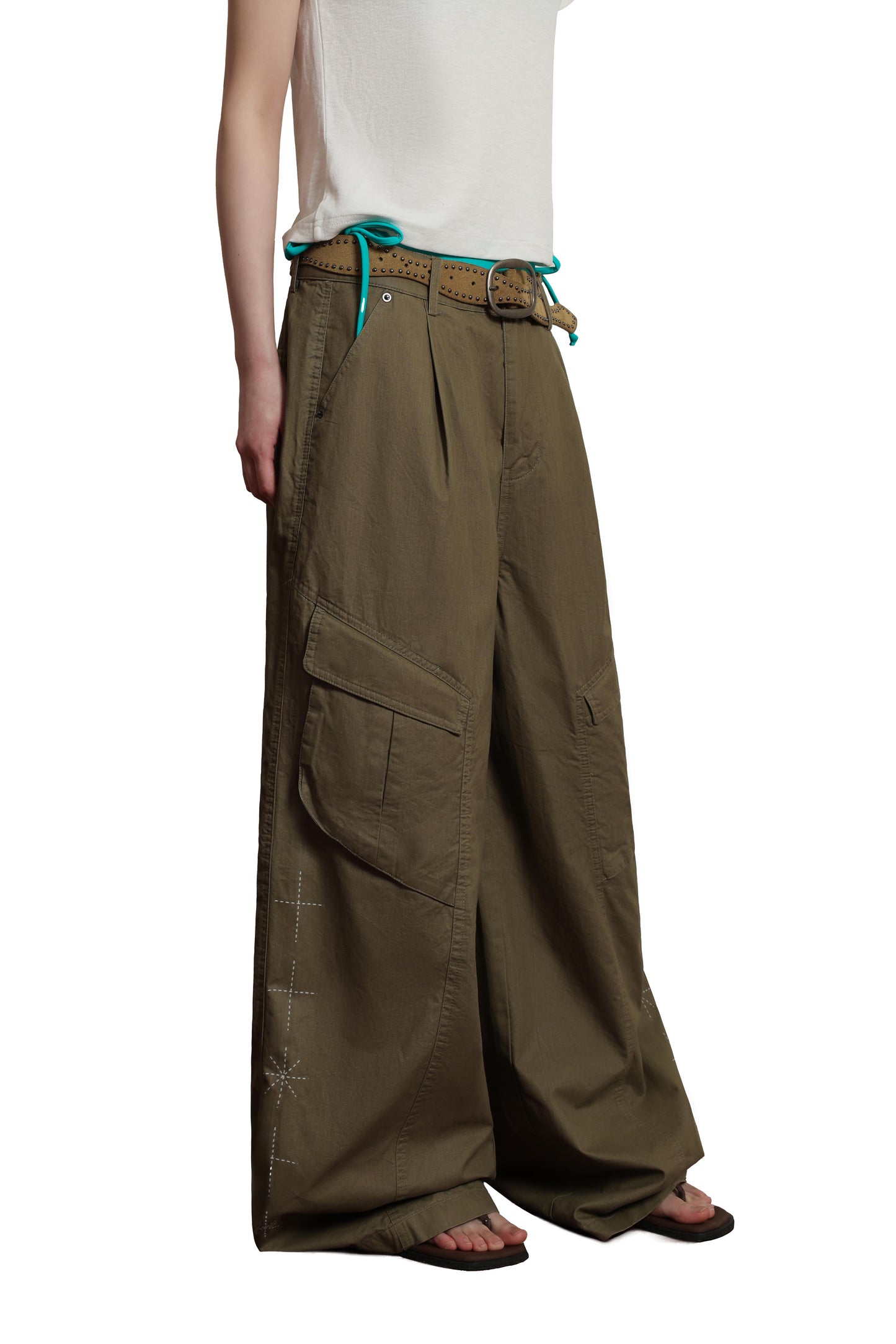 
                  
                    Nylon Cargo String Pants Khaki【L26-24KA】
                  
                
