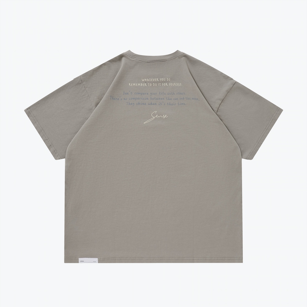 
                  
                    Short Sleeve Print Tee Khaki【L23-T03KA】
                  
                