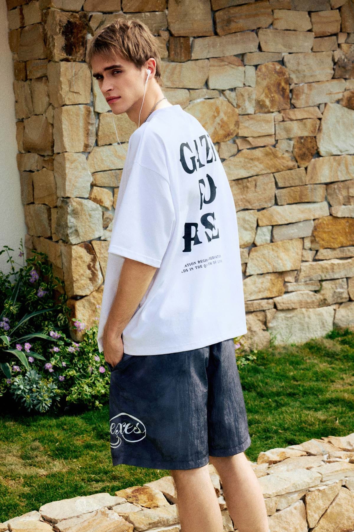
                  
                    Gaze Graphic SS White【M26-T02WH】
                  
                