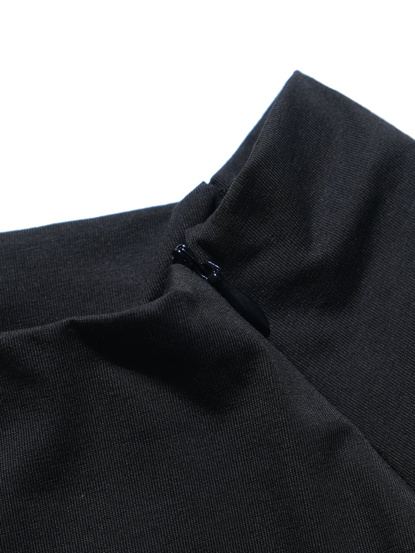 
                  
                    octo gambol x sense Zip Cropped Top Black【S25-OS-WT1BK】
                  
                