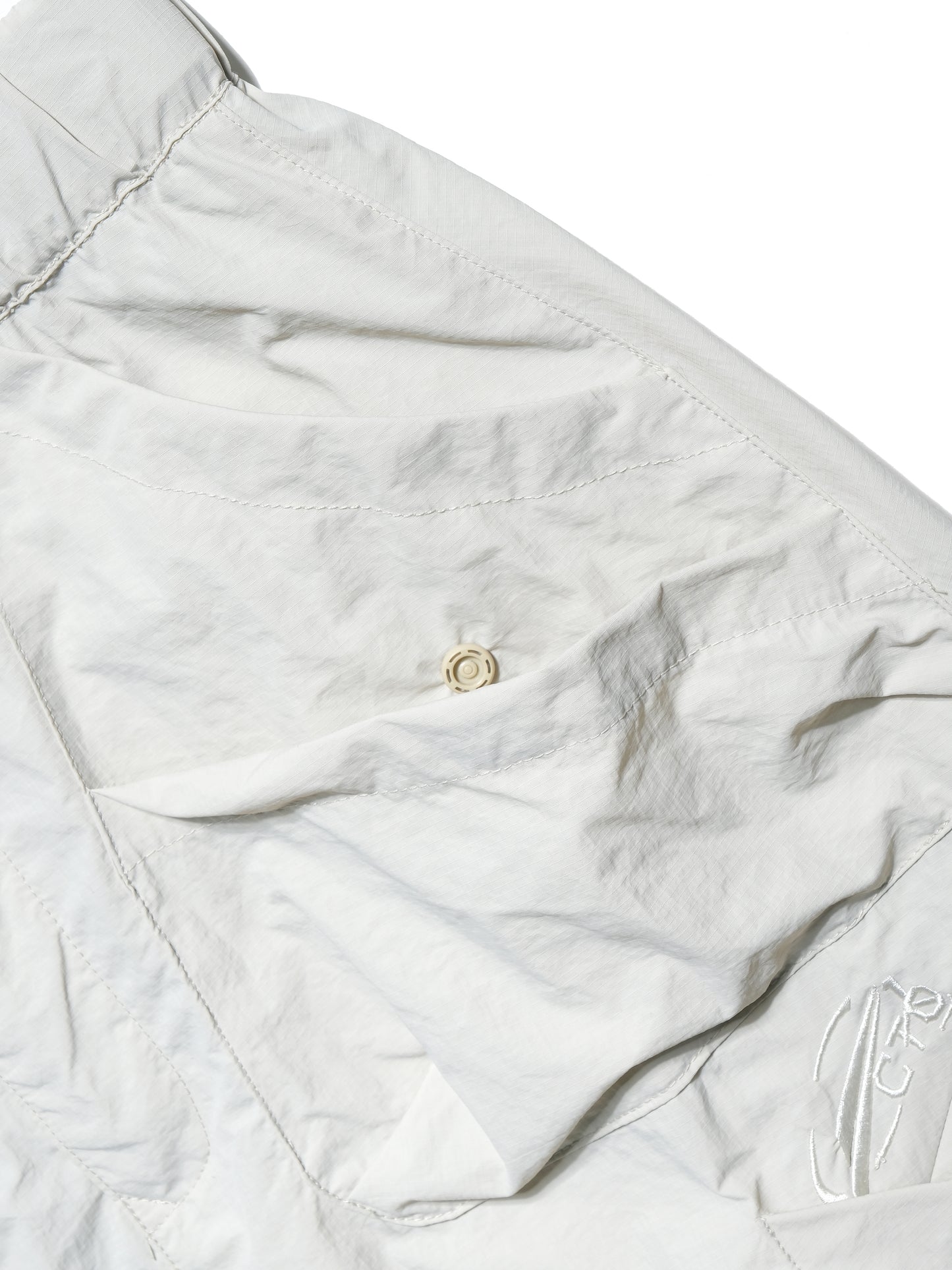 
                  
                    octo gambol x sense Fissure Technical Skirts Ivory【S25-OS-WSIY】
                  
                
