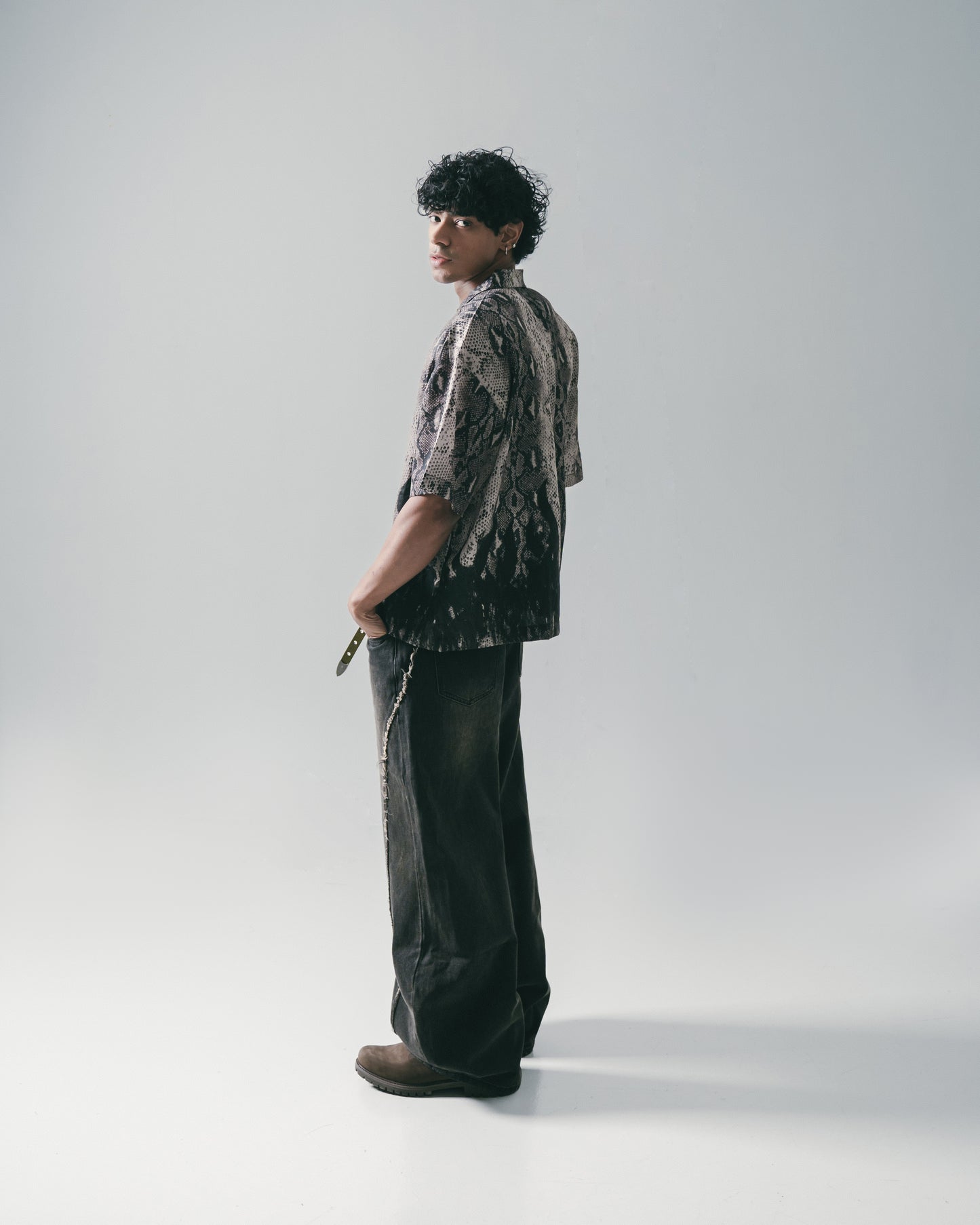 
                  
                    Twist Seam Baggy Denim Jeans Charcoal【L25-05CH】
                  
                