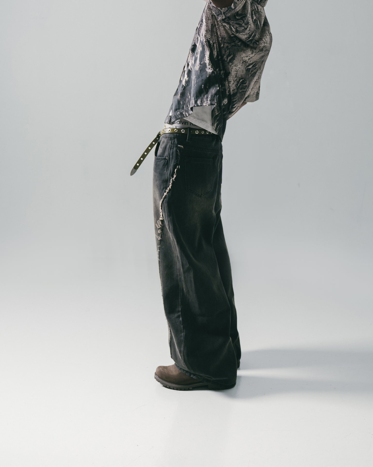 
                  
                    Twist Seam Baggy Denim Jeans Charcoal【L25-05CH】
                  
                