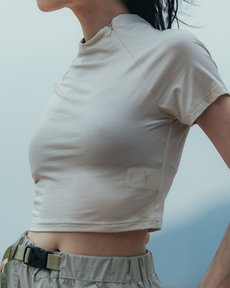 
                  
                    octo gambol x sense Zip Cropped Top Cream【S25-OS-WT1CM】
                  
                