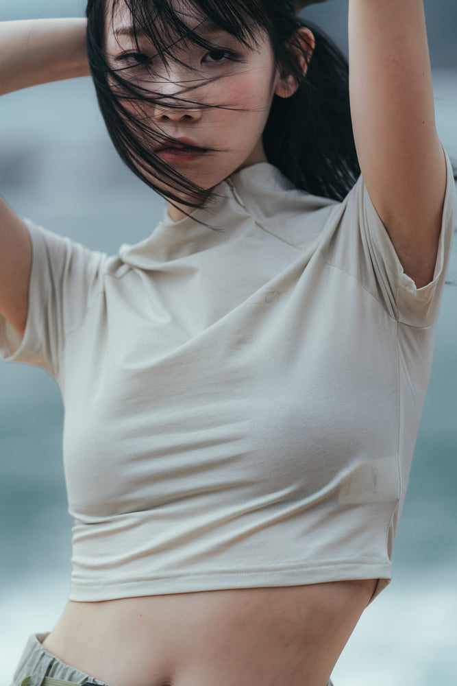 
                  
                    octo gambol x sense Zip Cropped Top Cream【S25-OS-WT1CM】
                  
                