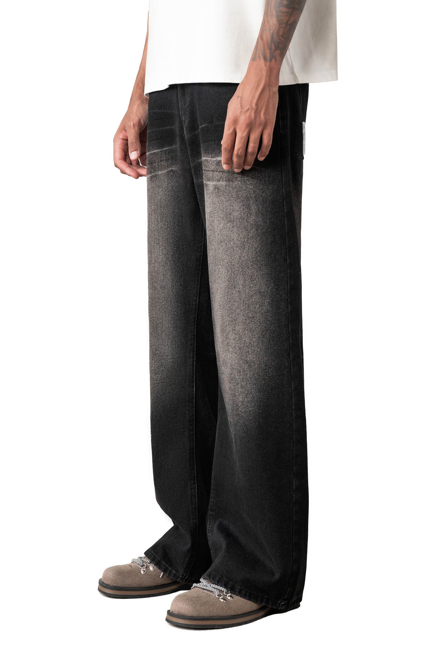 
                  
                    Curved Drip Washed Jeans Coal Black【M26-16CB】
                  
                