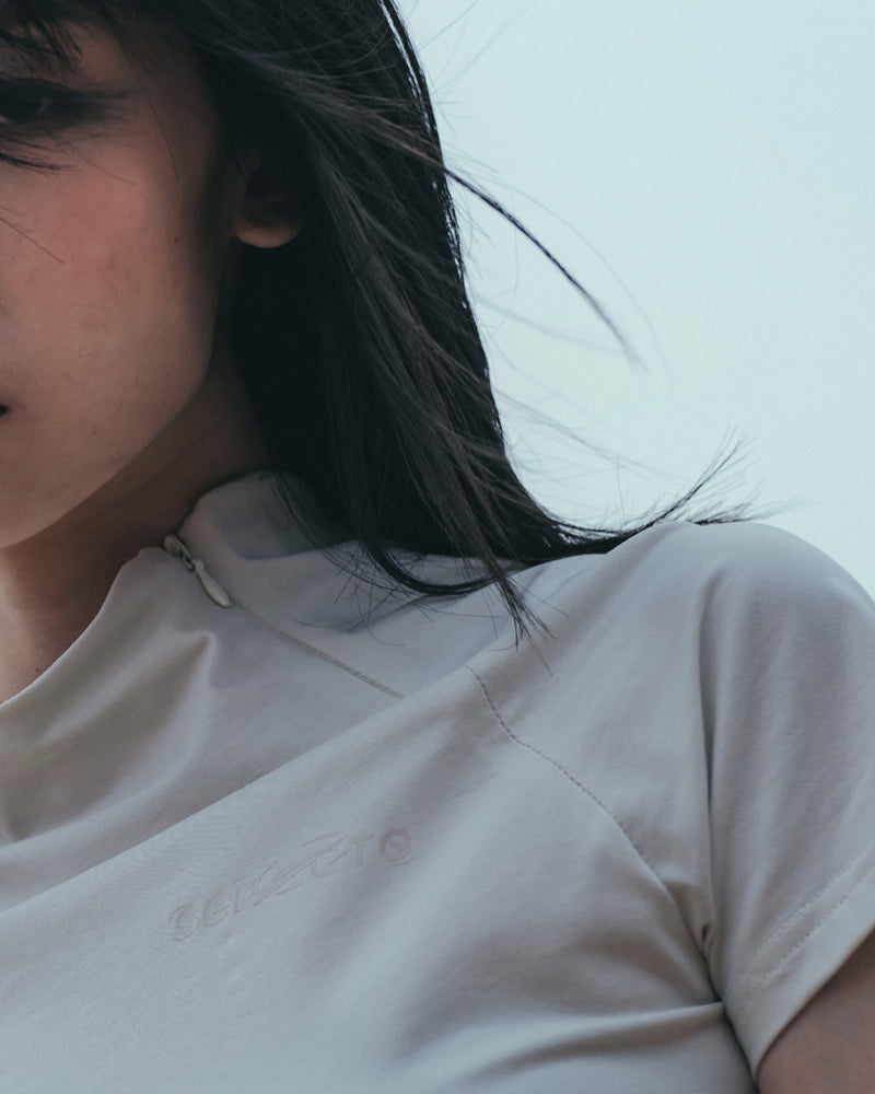 
                  
                    octo gambol x sense Zip Cropped Top Cream【S25-OS-WT1CM】
                  
                