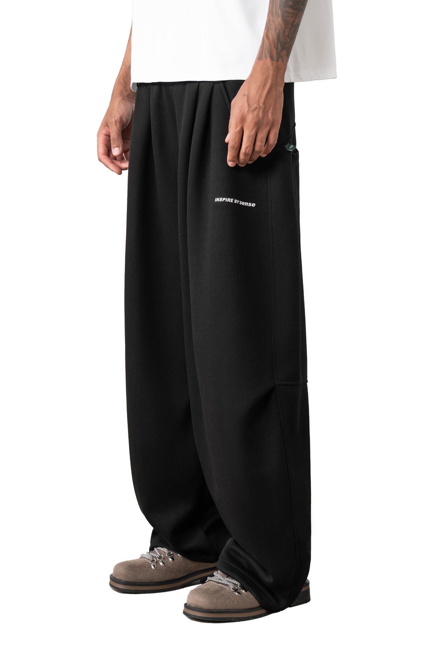
                  
                    Wide Curved Sweat Pants Black【M26-13BK】
                  
                