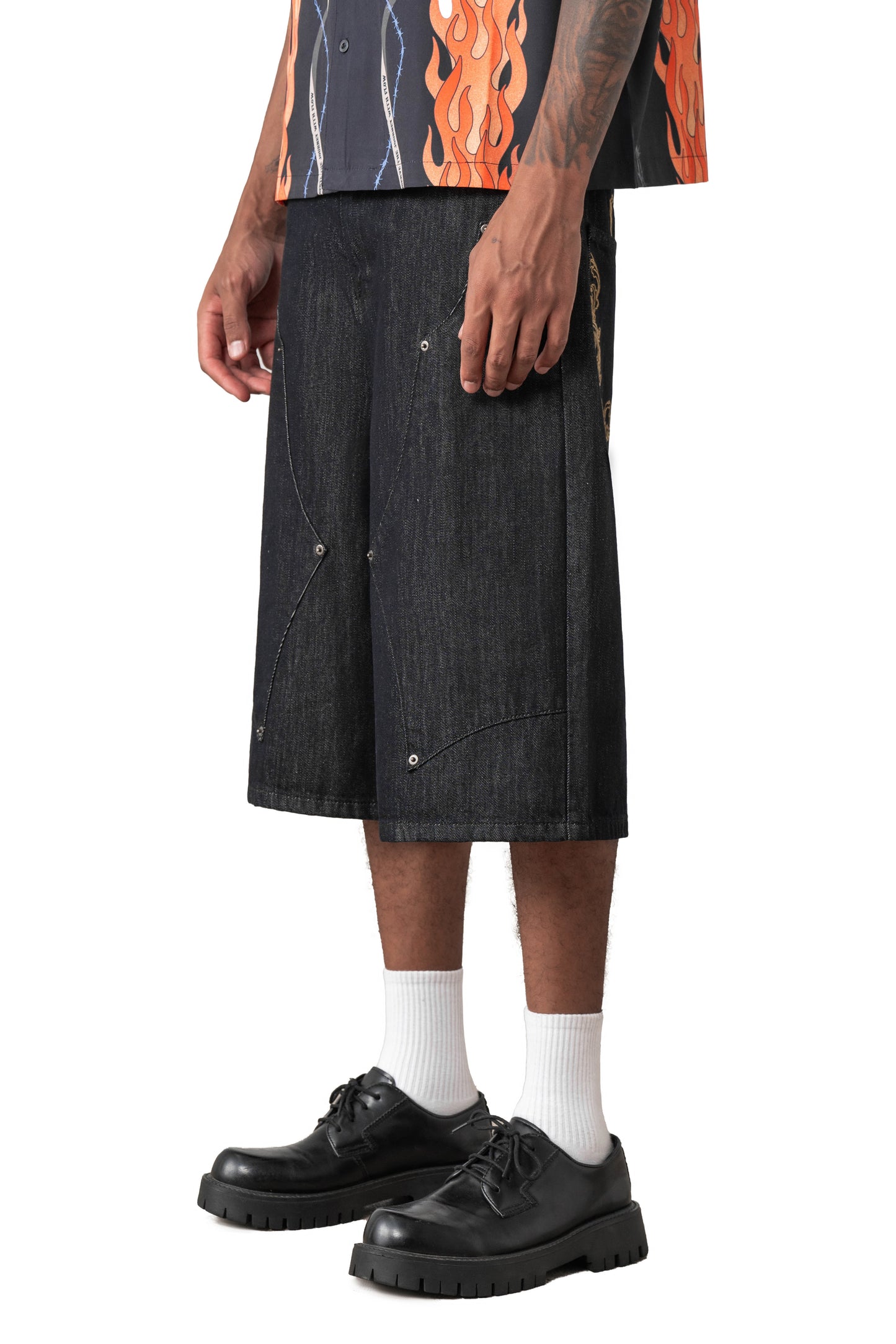 
                  
                    Embroidered NonFade Jorts Indigo【L26-06IN】
                  
                