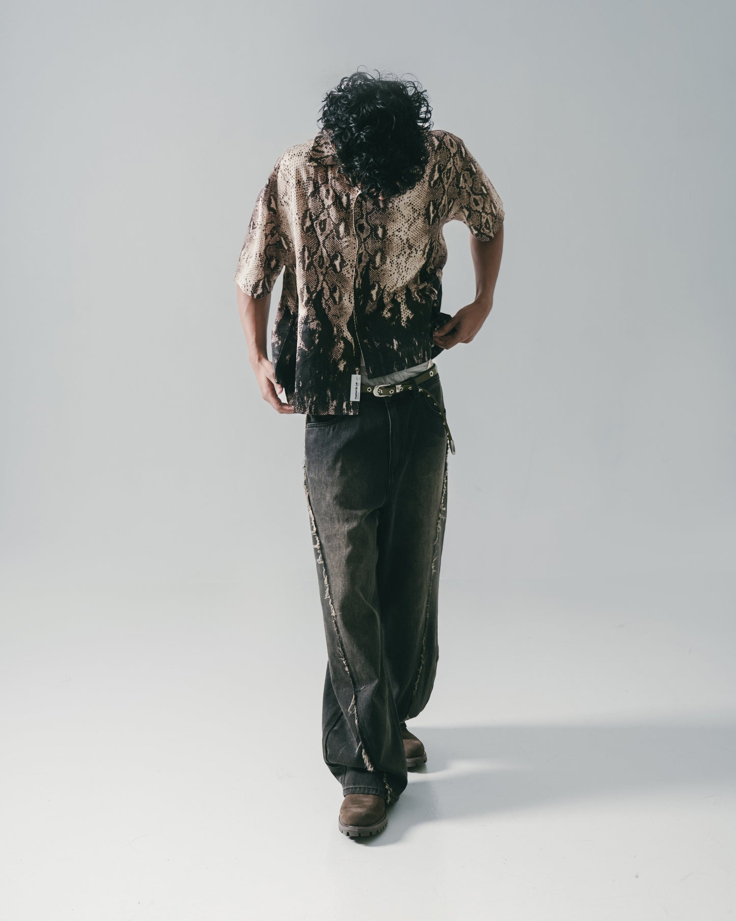 
                  
                    Twist Seam Baggy Denim Jeans Charcoal【L25-05CH】
                  
                