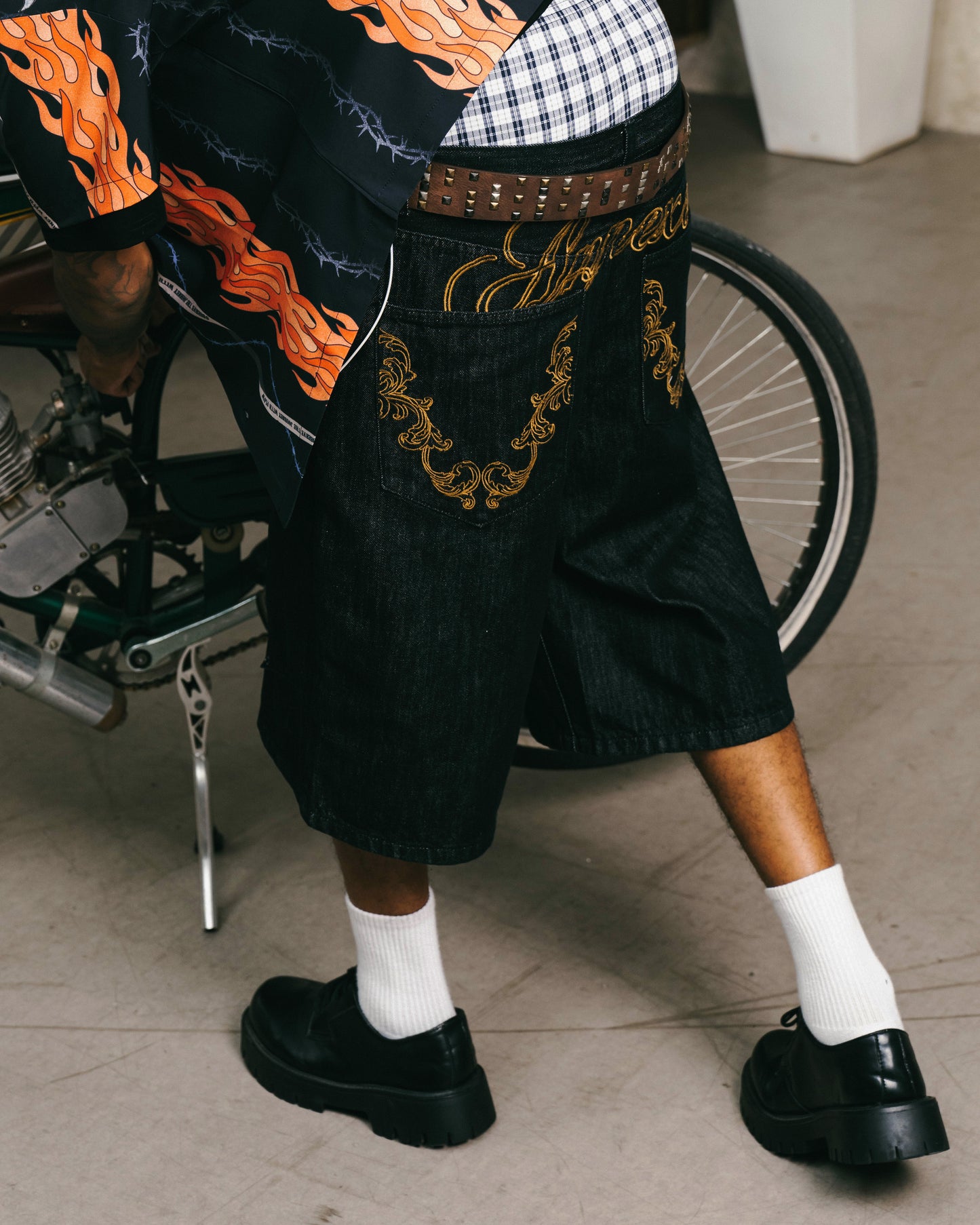 
                  
                    Embroidered NonFade Jorts Indigo【L26-06IN】
                  
                
