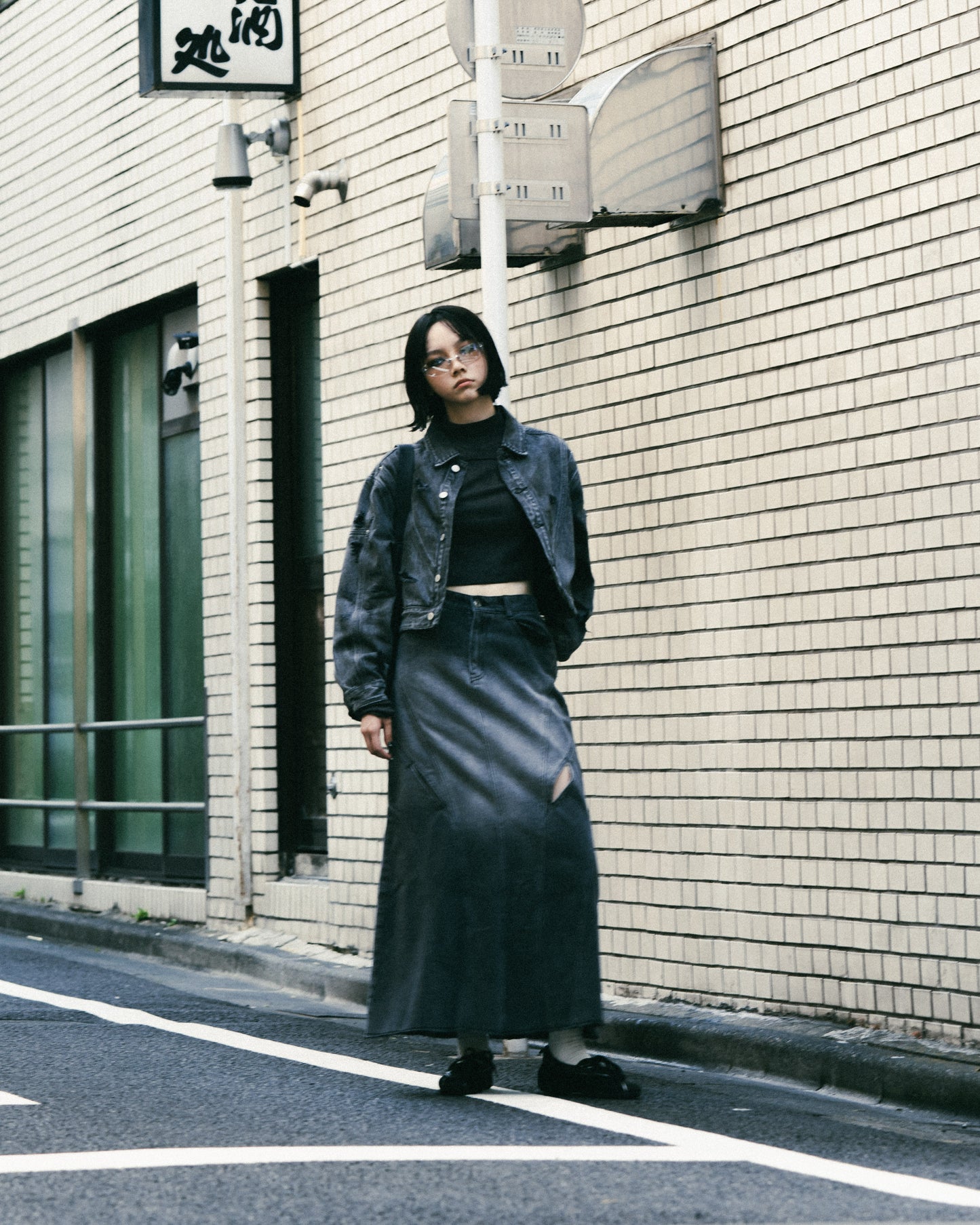 
                  
                    Twist Hole Denim Mermaid Skirt Charcoal【L24-56CH】
                  
                
