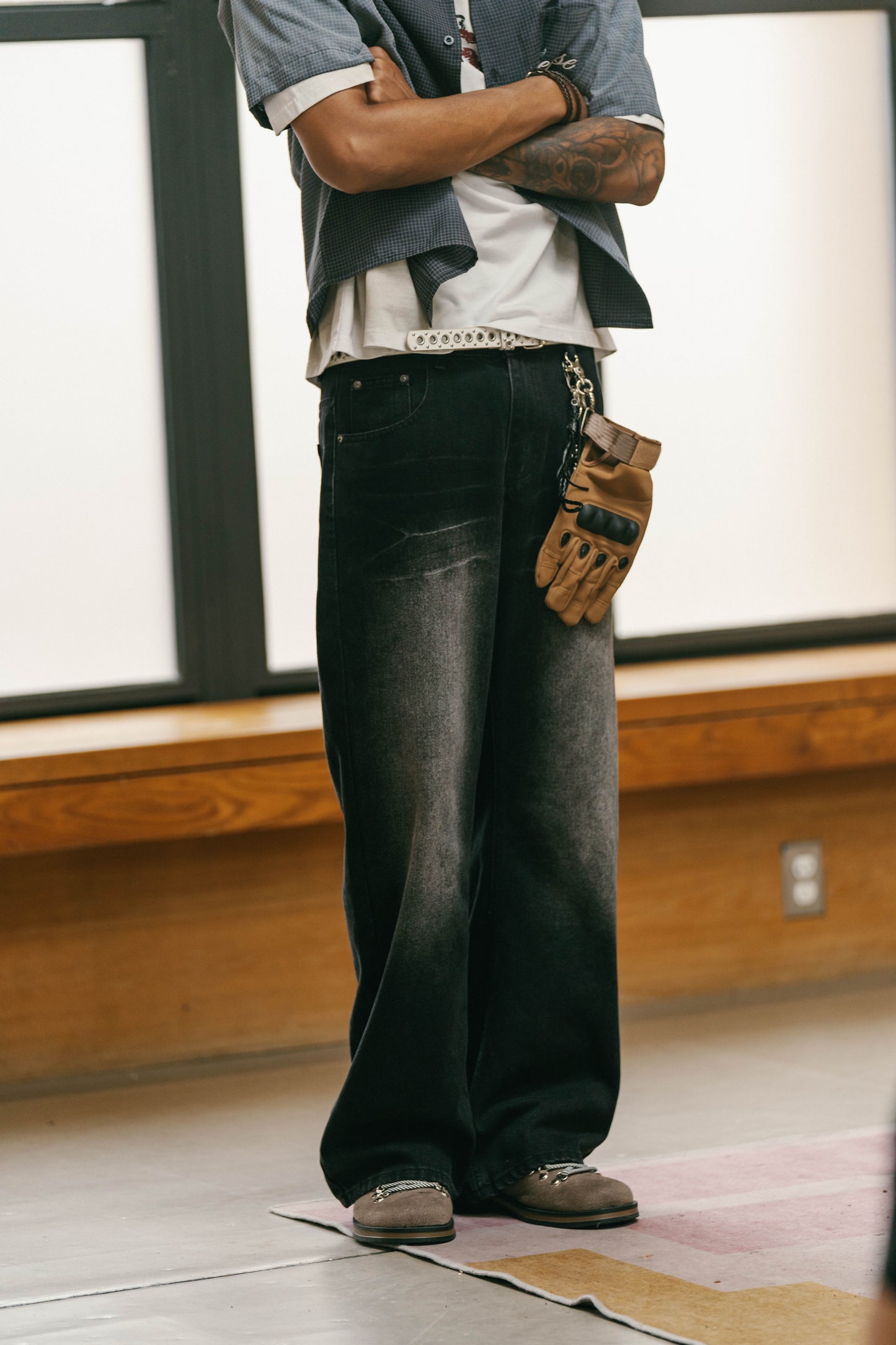 
                  
                    Curved Drip Washed Jeans Coal Black【M26-16CB】
                  
                
