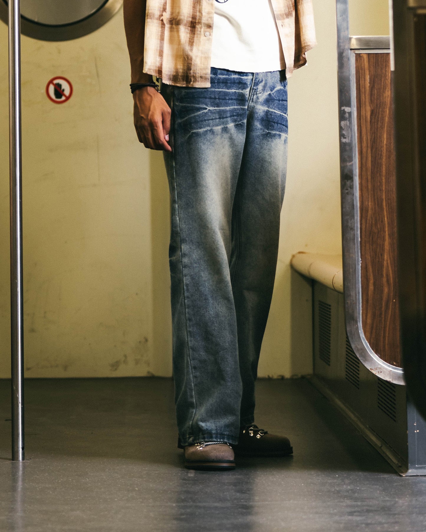 
                  
                    Curved Drip Washed Jeans Blue【M26-16BL】
                  
                