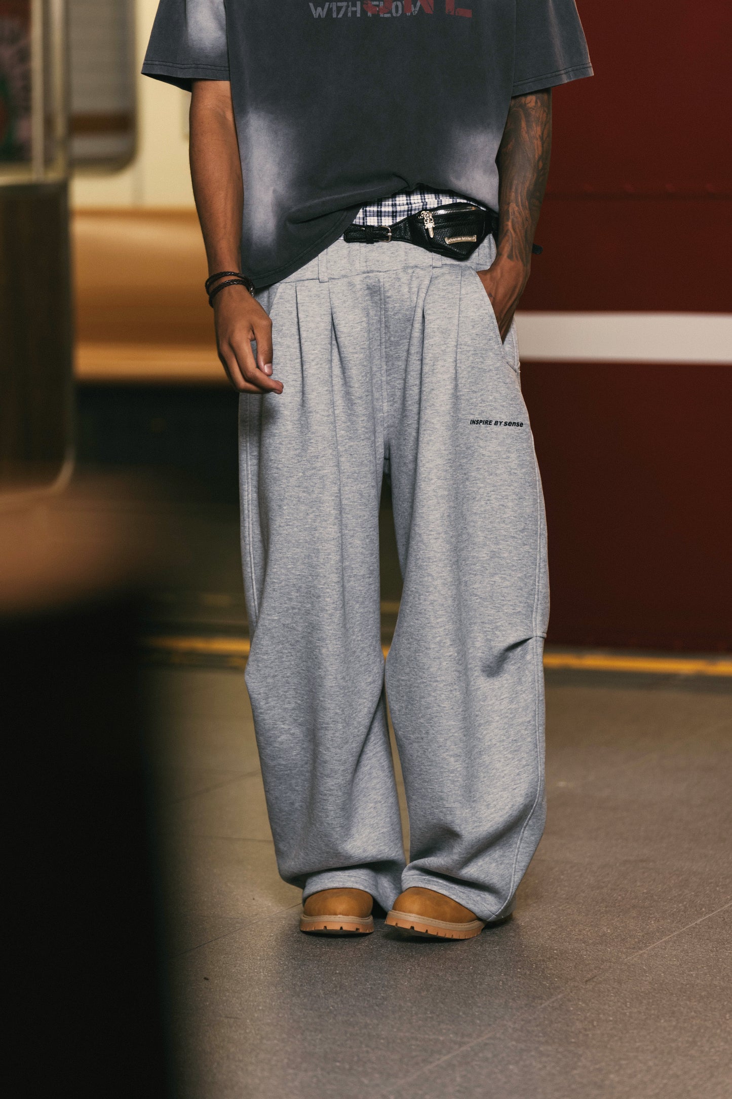 
                  
                    Wide Curved Sweat Pants Grey【M26-13GY】
                  
                