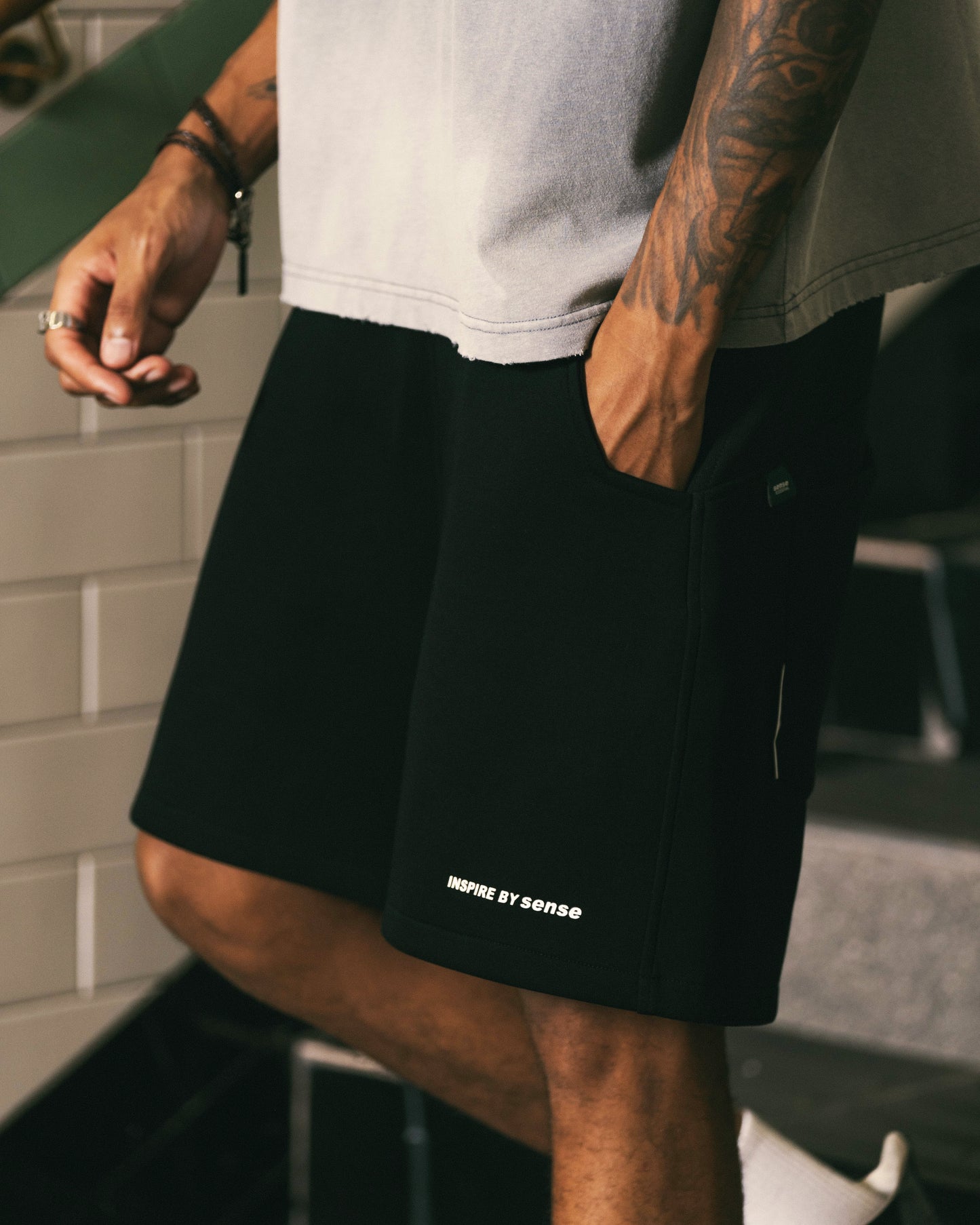 
                  
                    Essential Sweat Shorts Black【M26-12BK】
                  
                