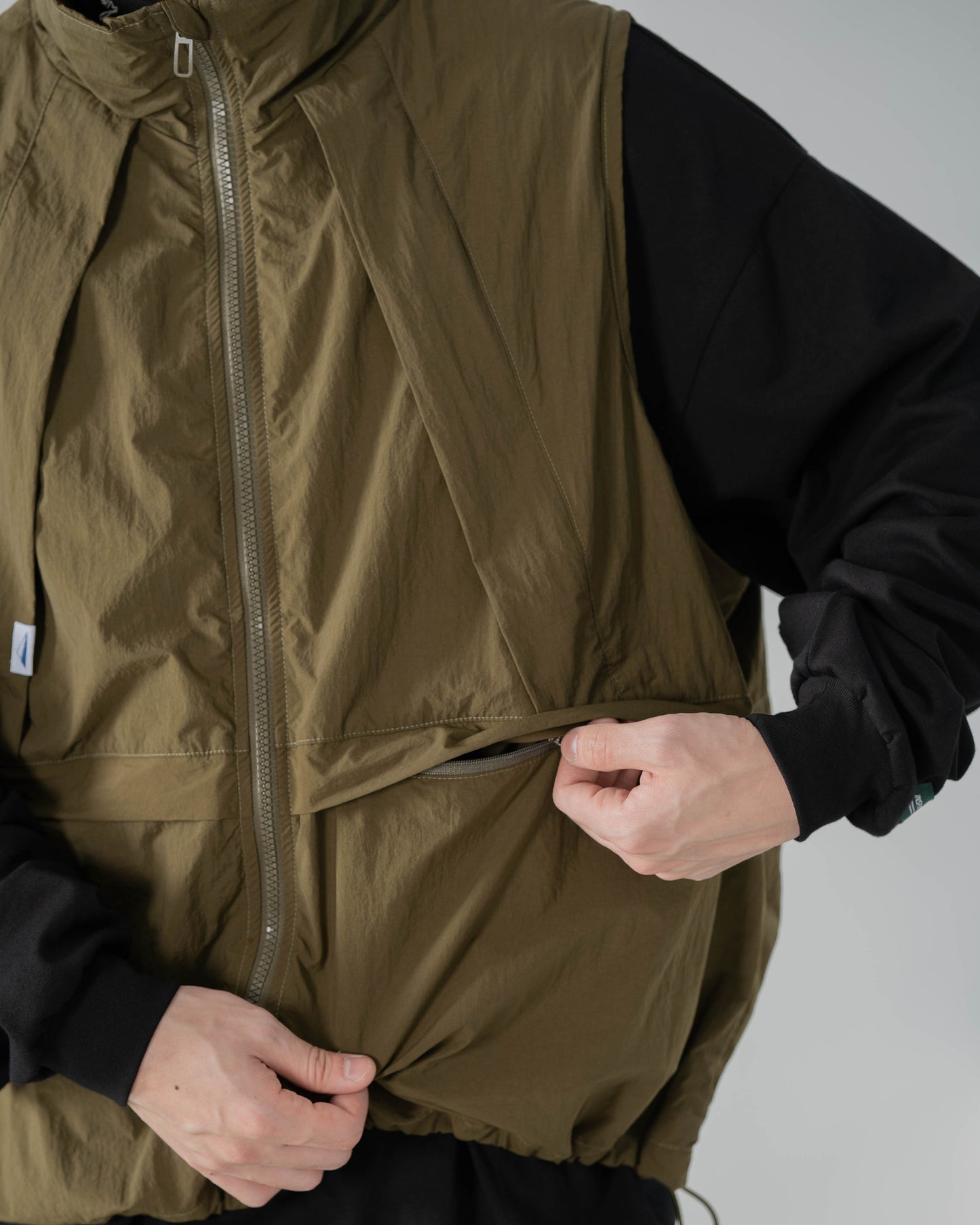 
                  
                    Tech Multi Vest Olive【M23-22OL】
                  
                