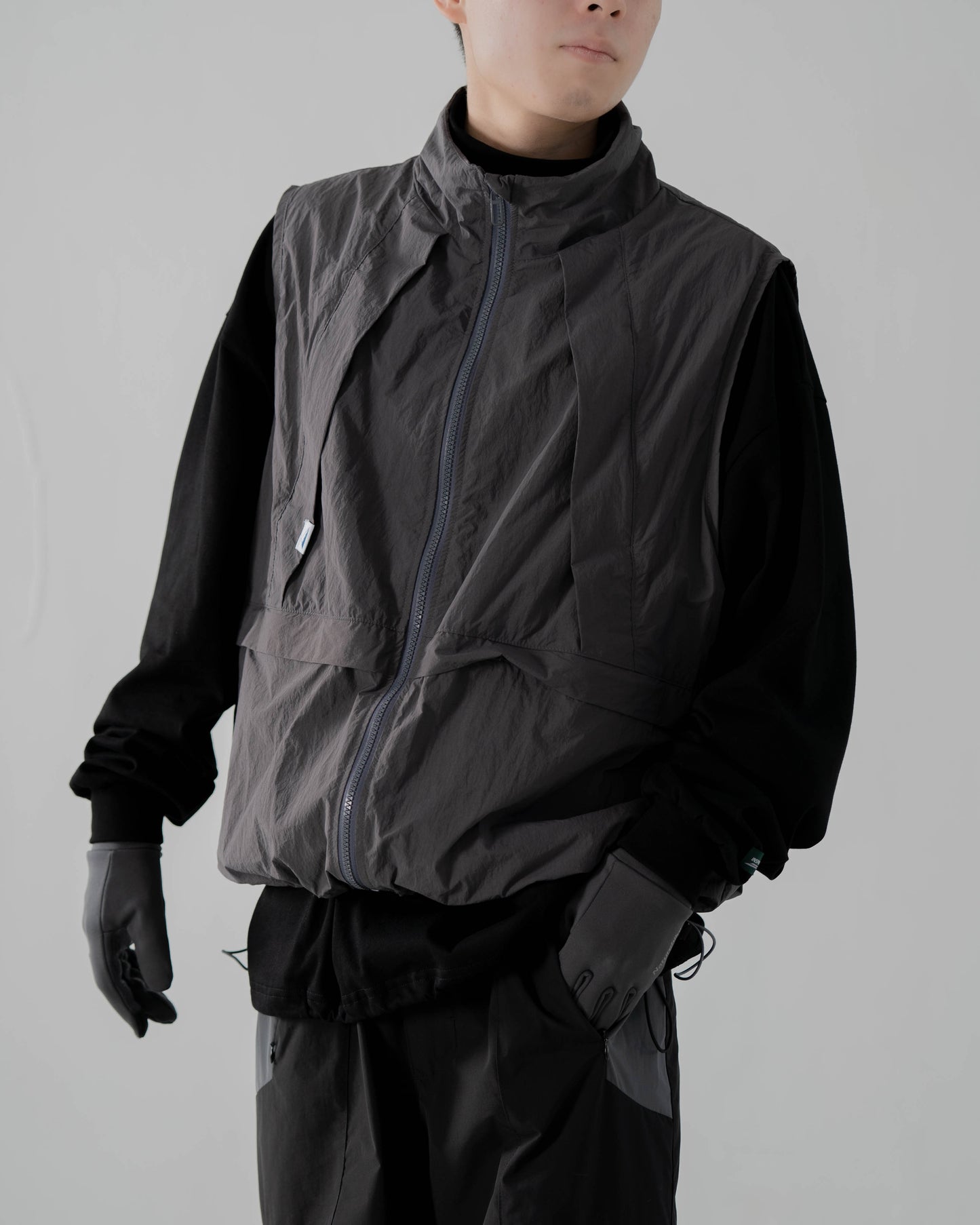 
                  
                    Tech Multi Vest Space Grey【M23-22SG】
                  
                