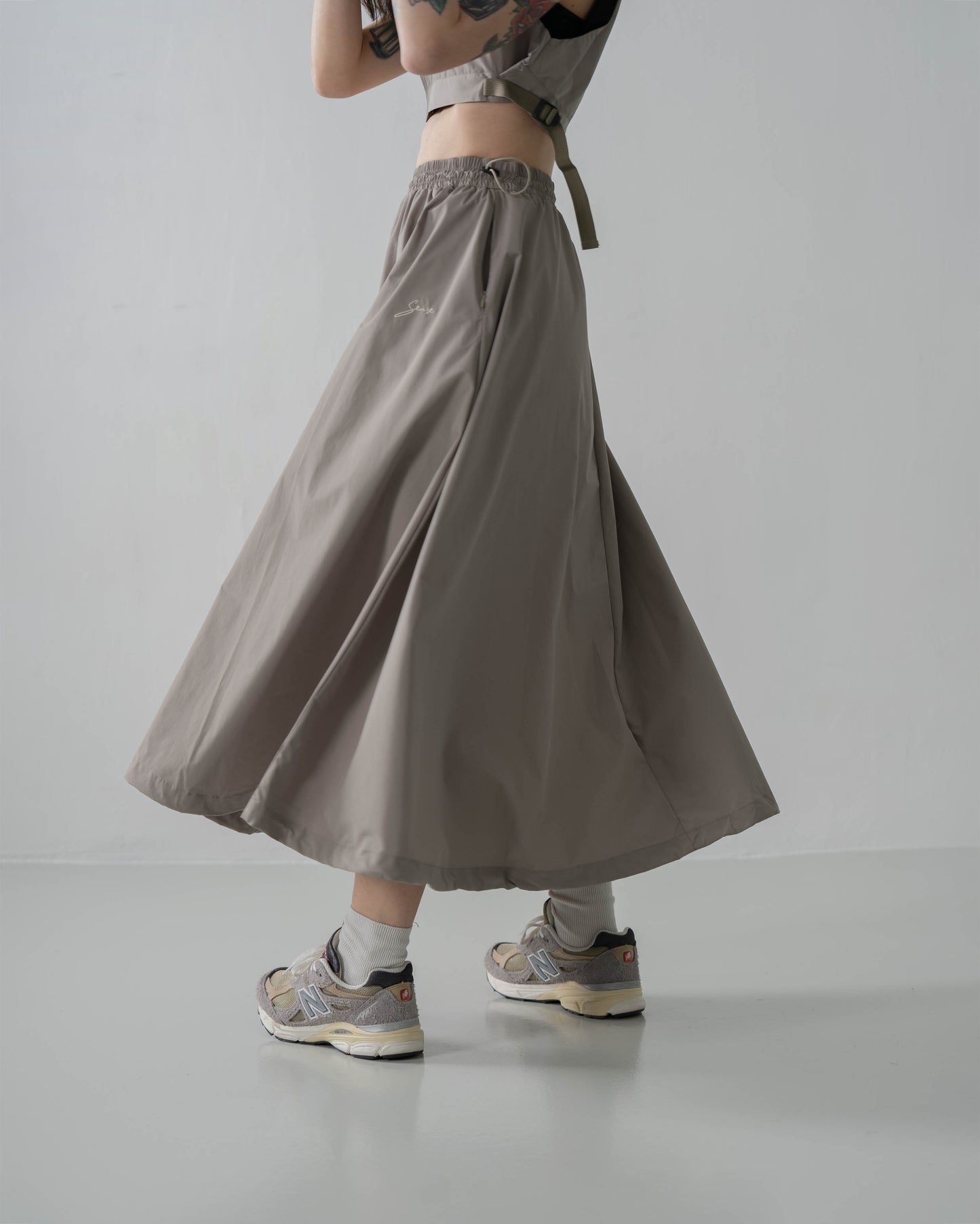 
                  
                    Sporty Nylon Full Skirts Khaki【L23-12KA】
                  
                