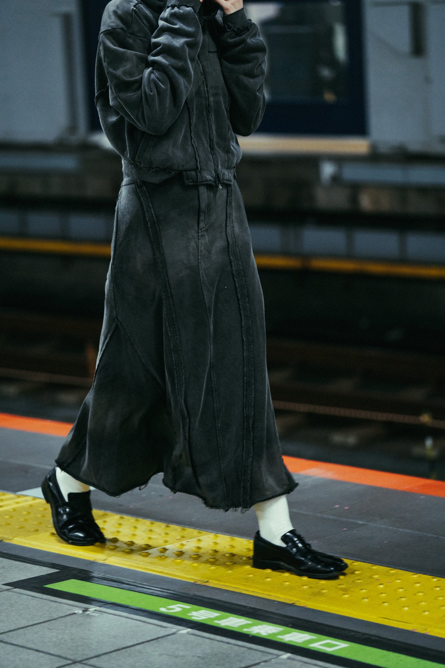 
                  
                    Mermaid Slit Sweat Skirt Charcoal【L24-51CH】
                  
                