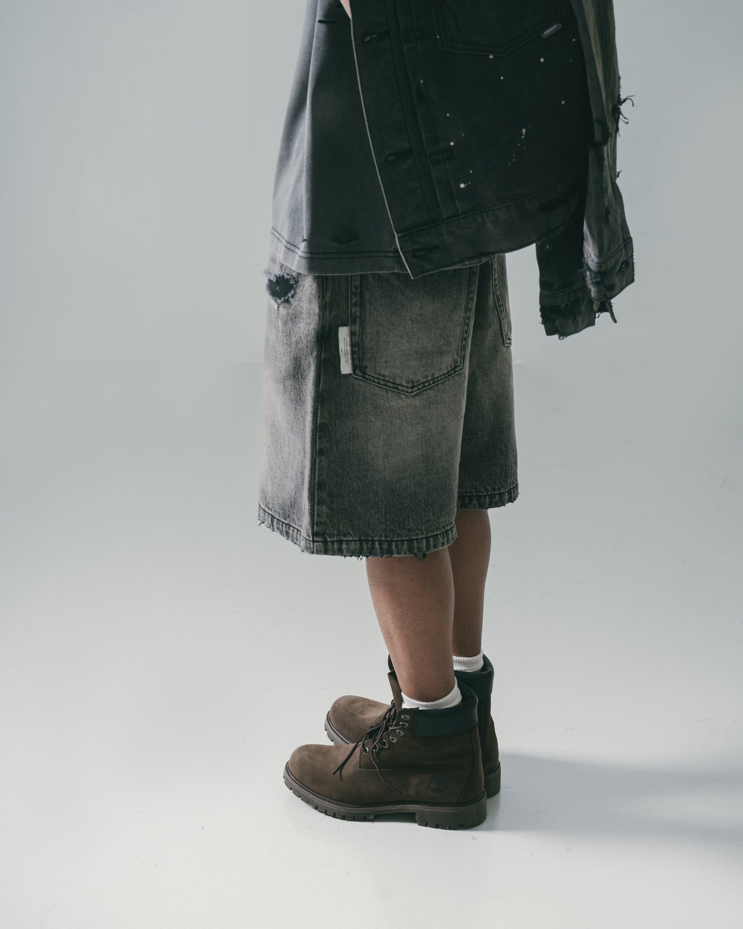 
                  
                    Destroy Wash Denim Shorts Black【M25-24BK】
                  
                