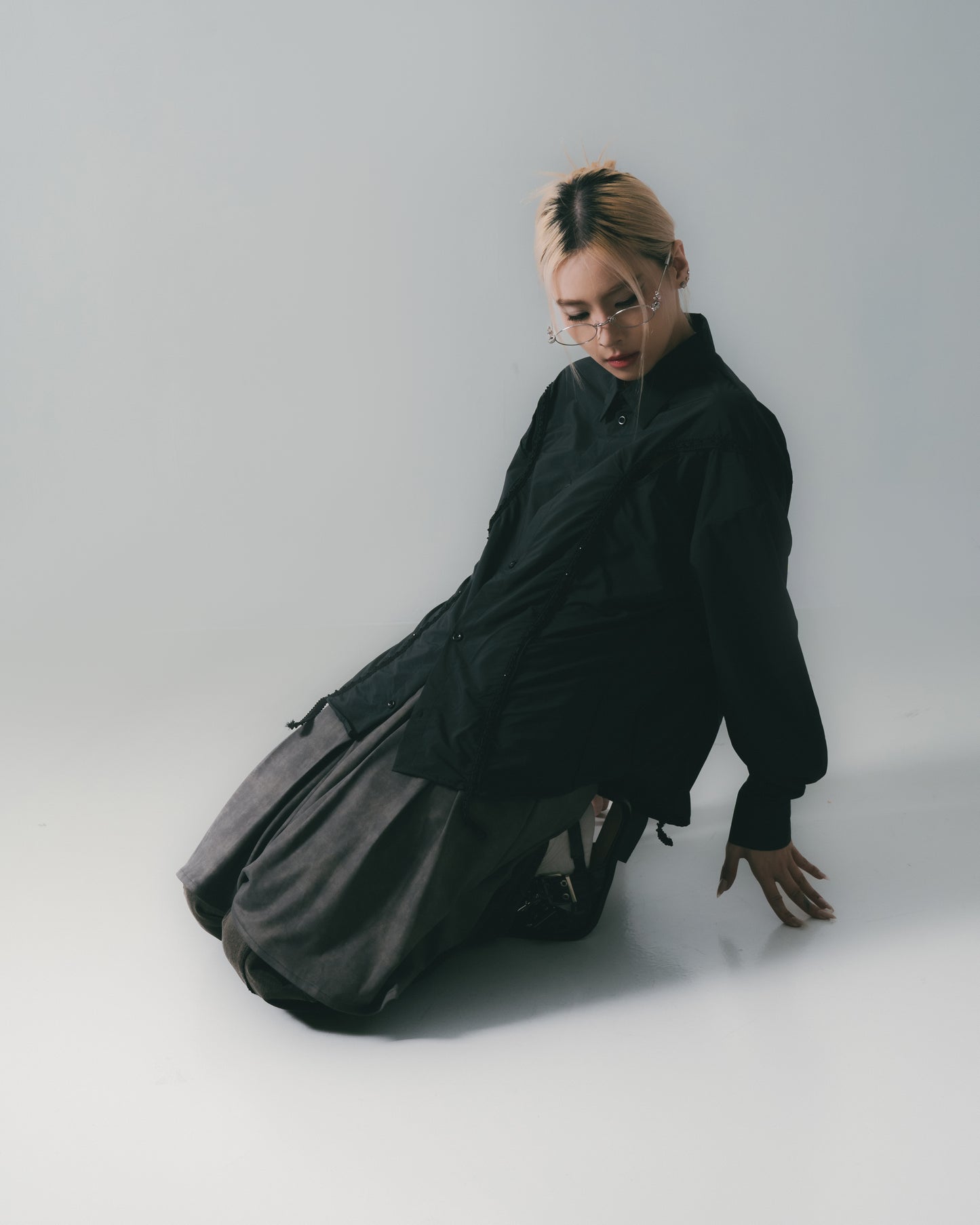 
                  
                    Chest Hole Oversize Shirt Black【L25-22BK】
                  
                
