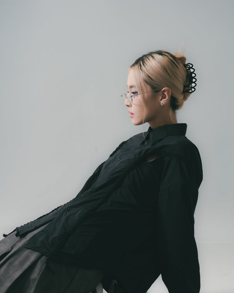 
                  
                    Chest Hole Oversize Shirt Black【L25-22BK】
                  
                
