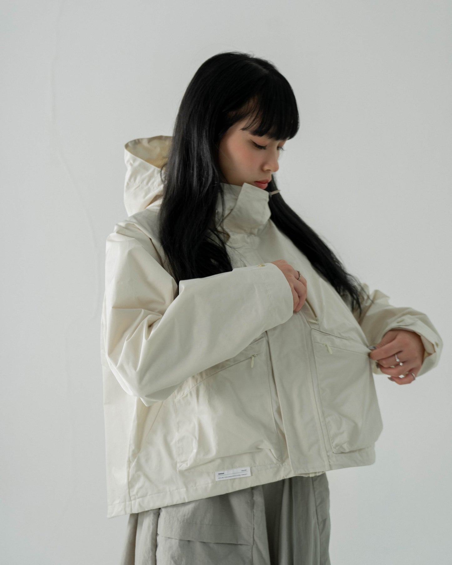 
                  
                    Tech Cropped Windbreaker Cream【L23-33CM】
                  
                
