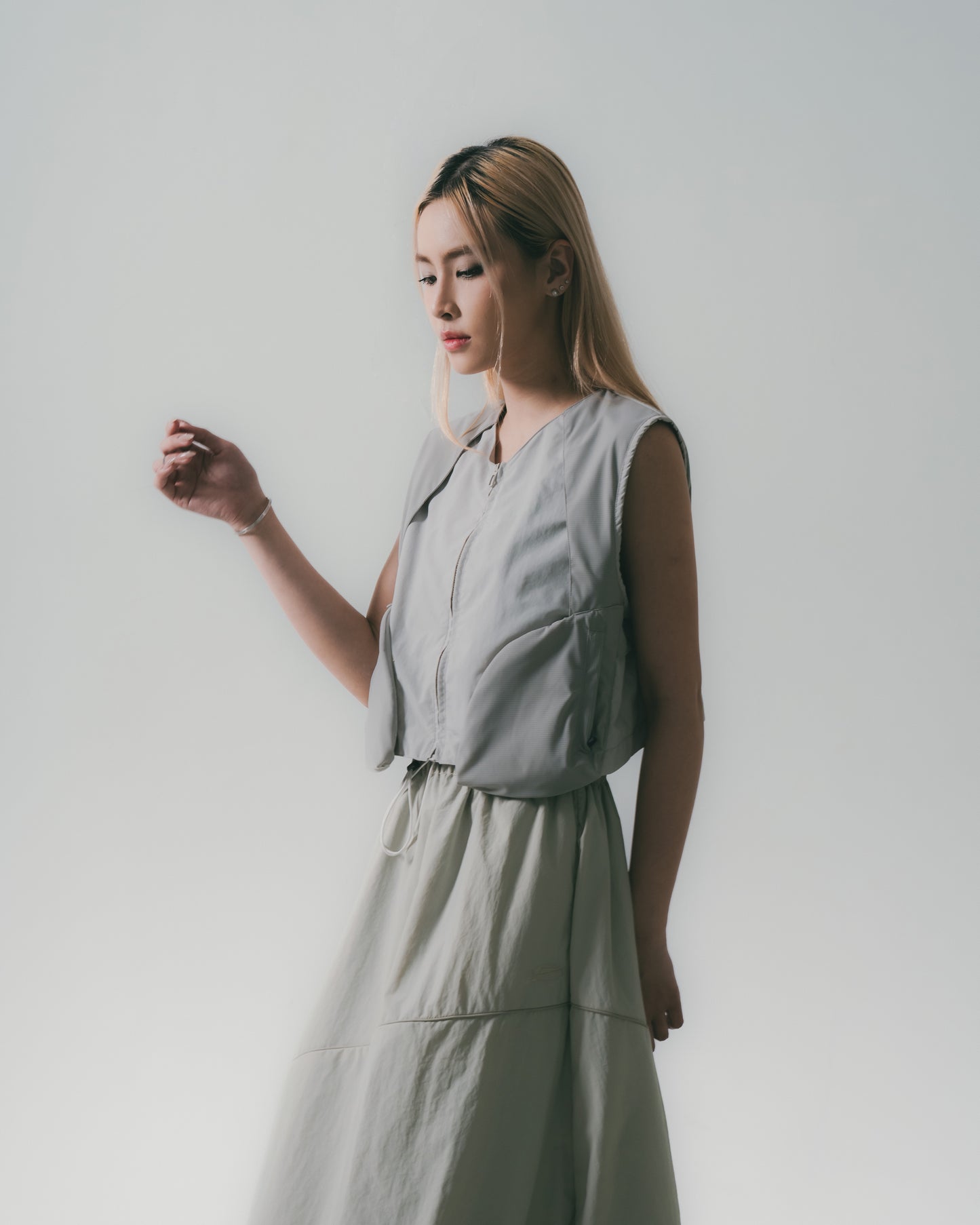 
                  
                    Paneled Dart Vest Fog Grey【L25-12FG】
                  
                