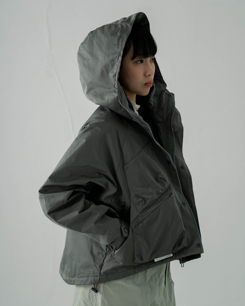 
                  
                    Tech Cropped Windbreaker Grey【L23-33GY】
                  
                