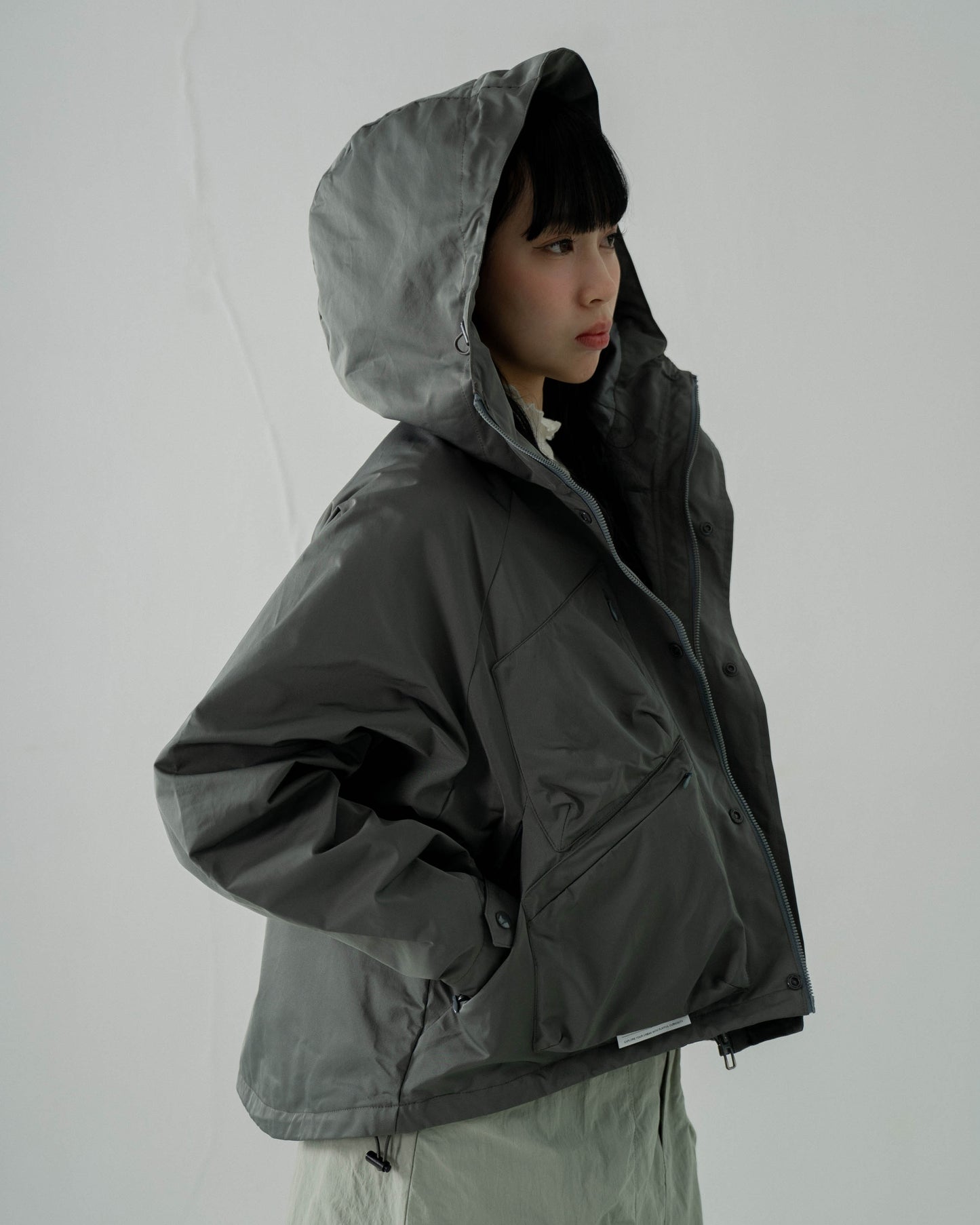 
                  
                    Tech Cropped Windbreaker Grey【L23-33GY】
                  
                