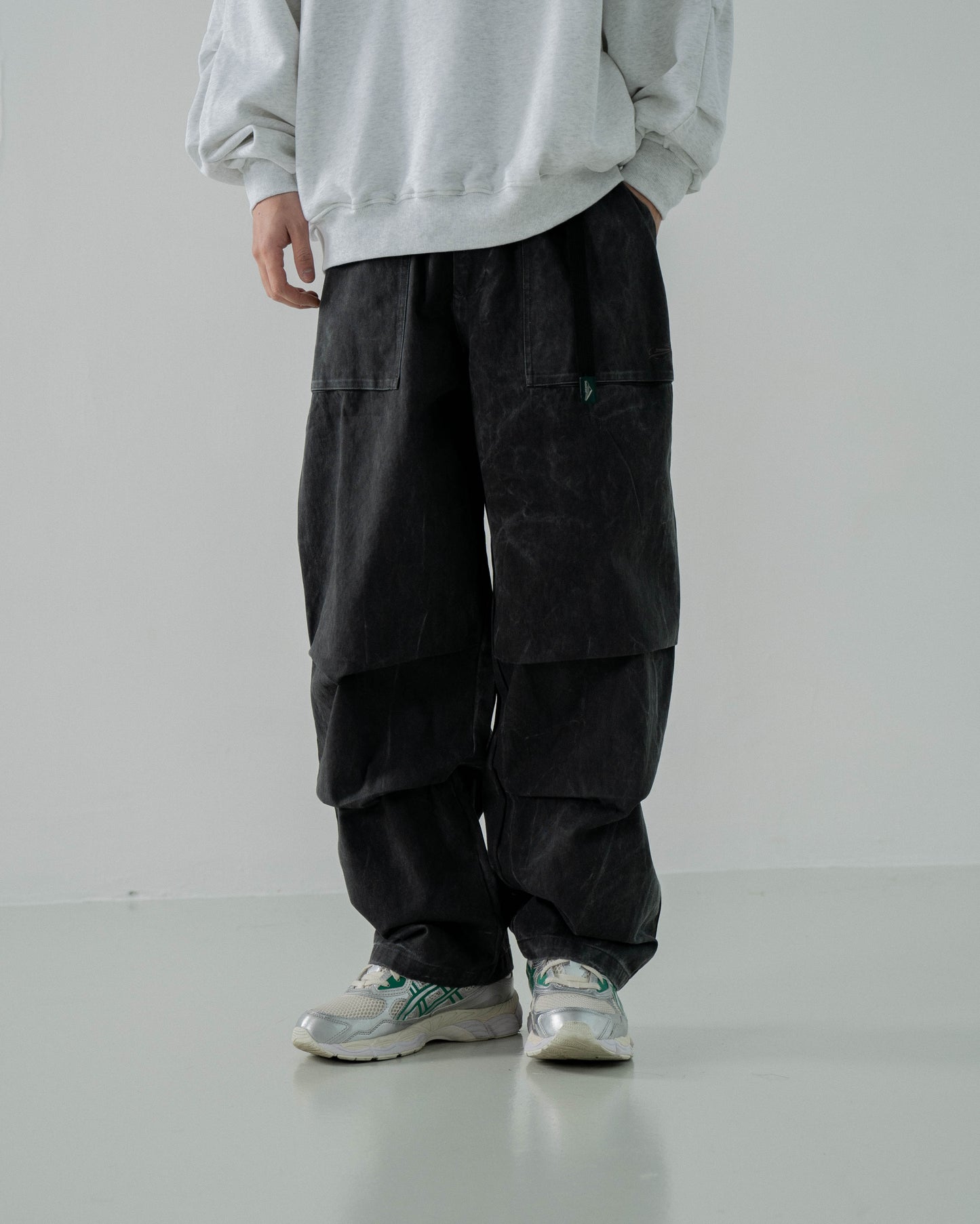 
                  
                    Dusty Washed Trousers Carbon Black【M23-54CB】
                  
                
