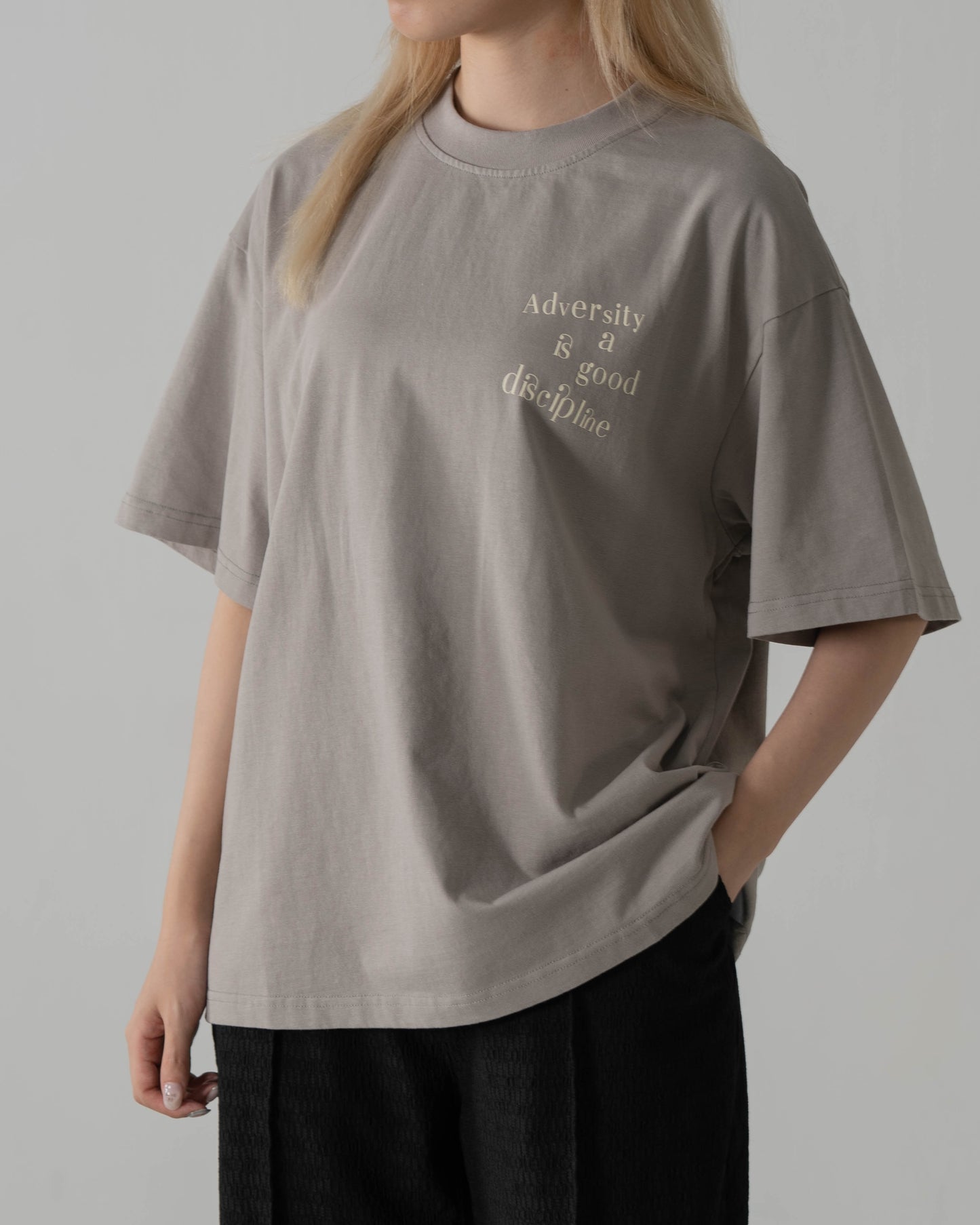
                  
                    Short Sleeve Print Tee Khaki【L23-T03KA】
                  
                