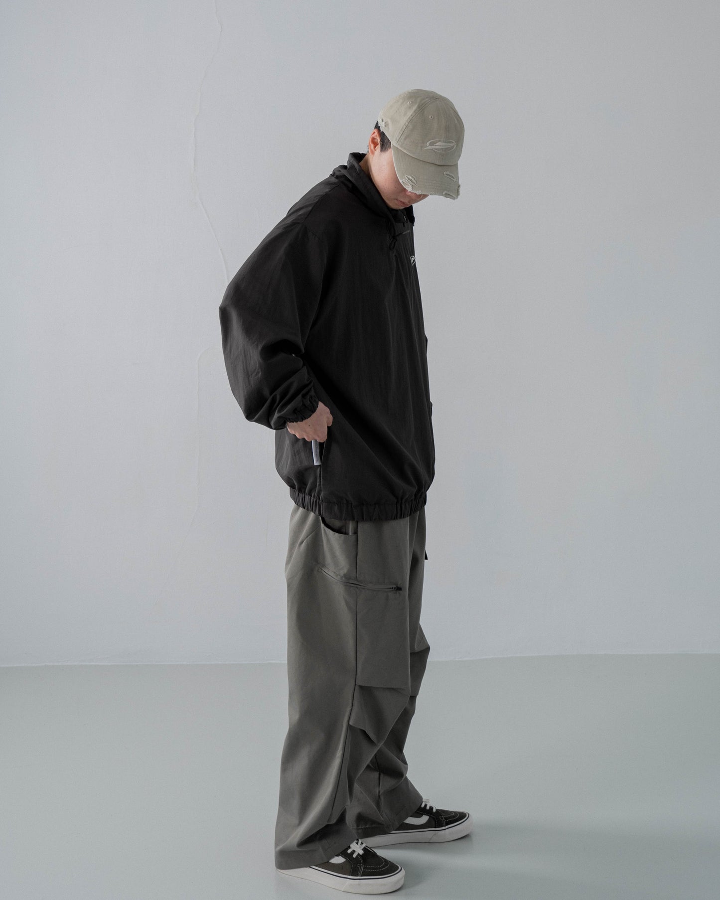 
                  
                    Mockneck Nylon Sweater Dark Grey【M23-48DG】
                  
                
